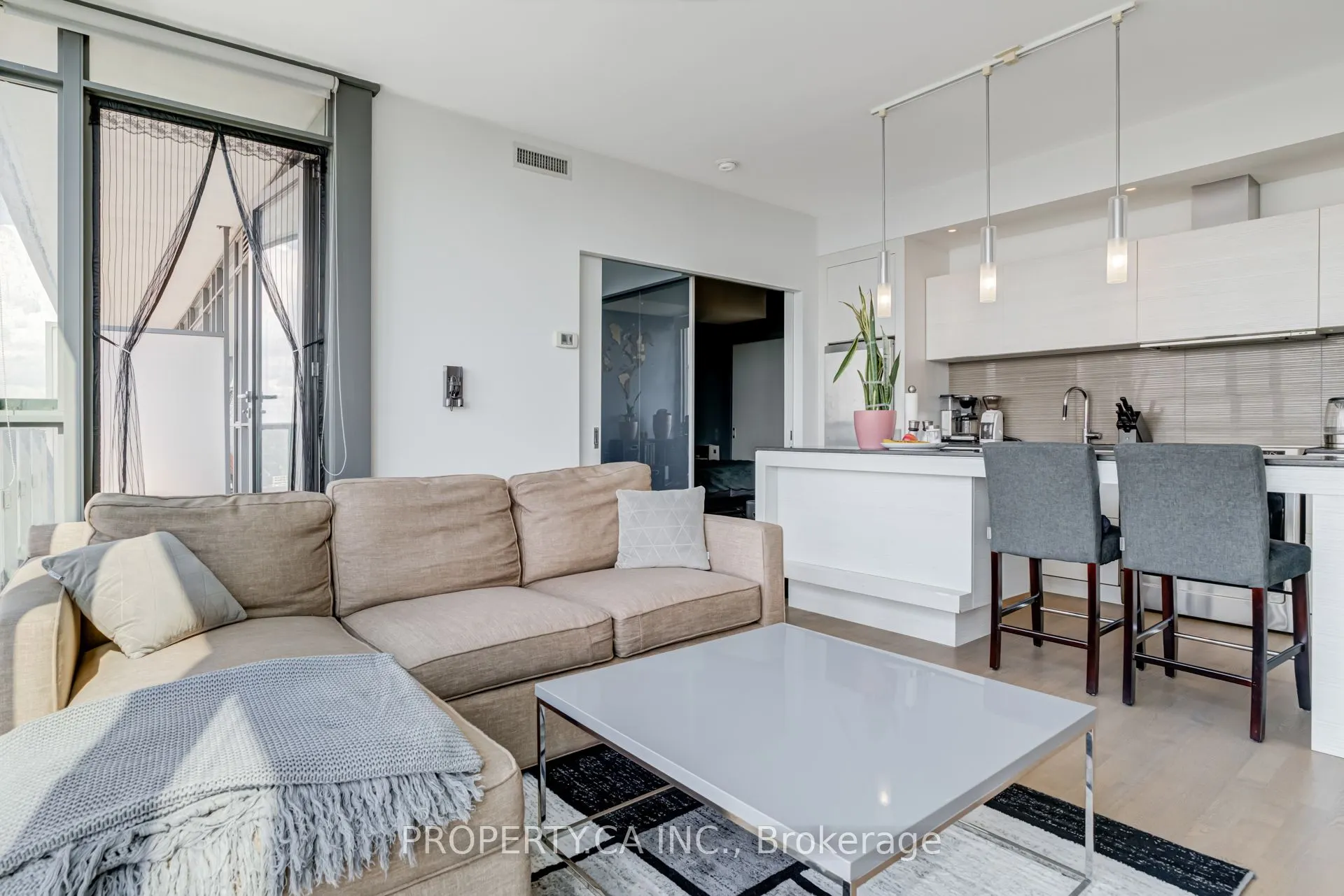 8 Charlotte Street, #3207