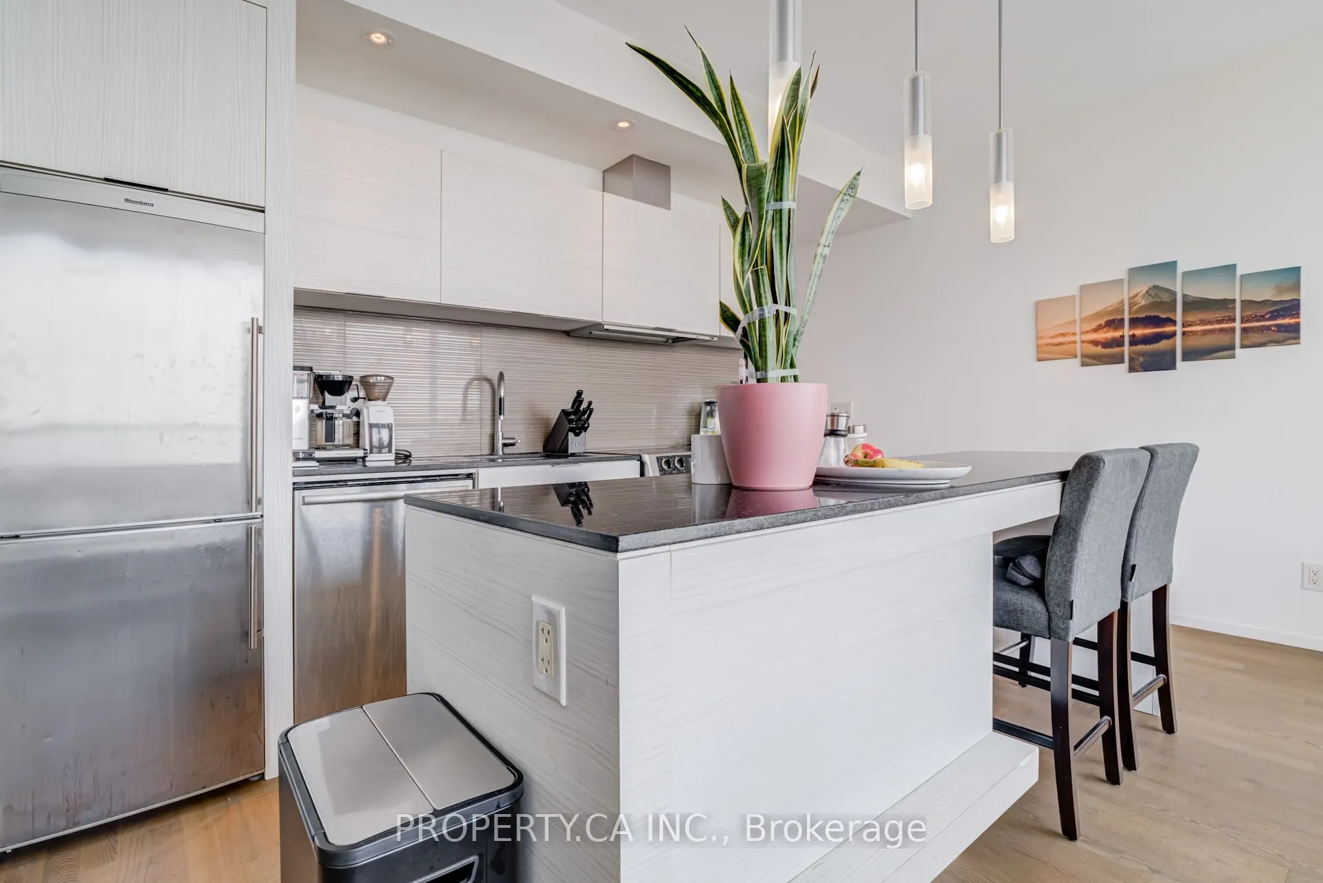 8 Charlotte Street, #3207