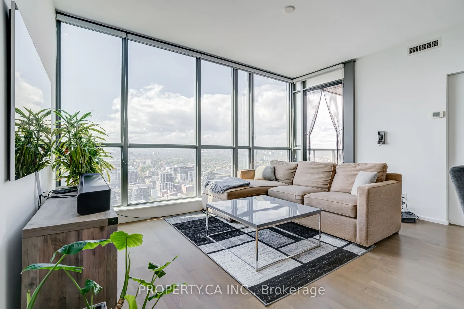 8 Charlotte Street, #3207