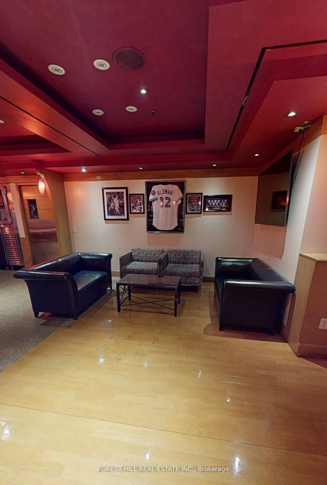33 Gerrard Street W, #CHELSEA HOTEL (Monarchs)