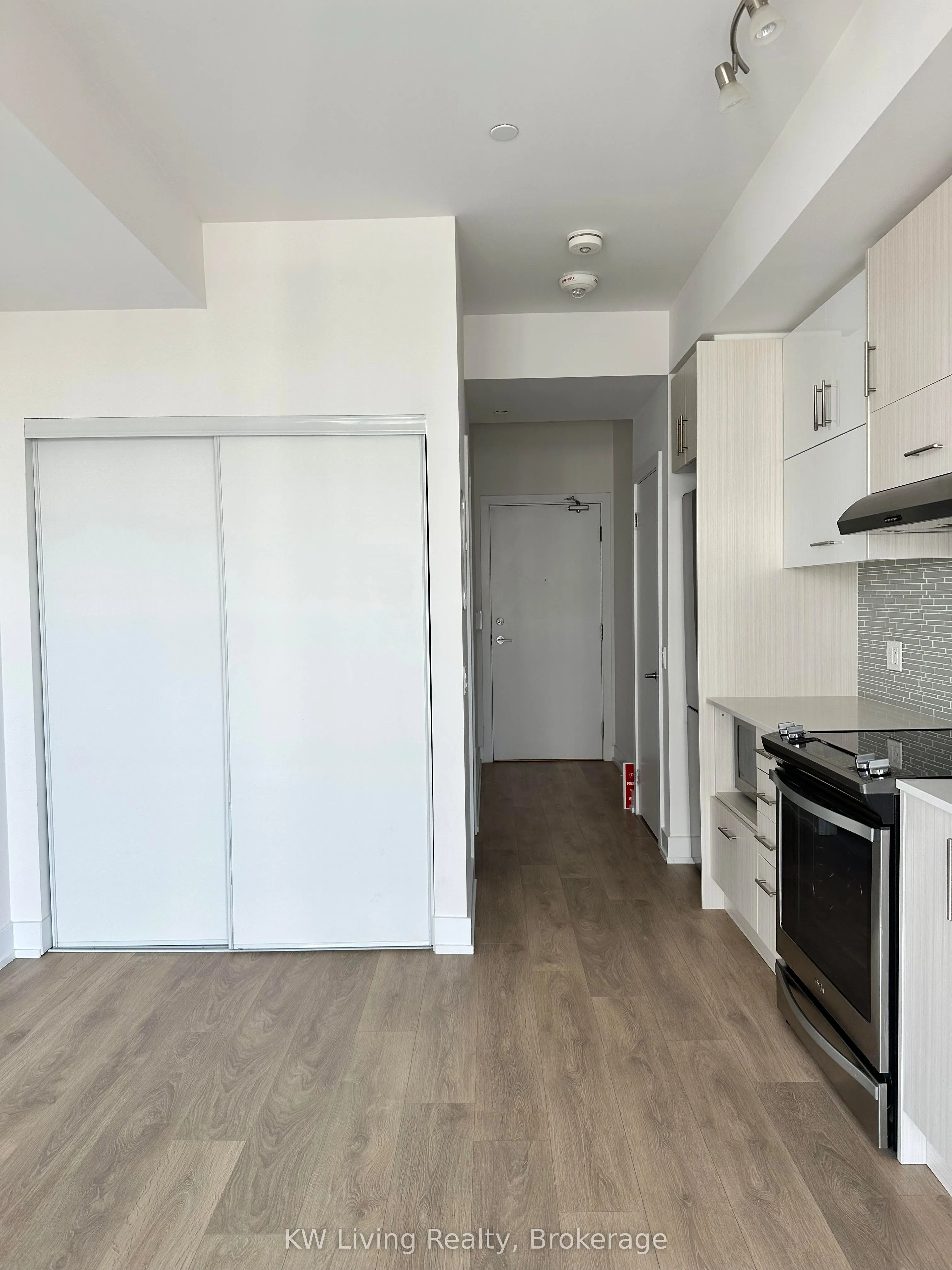128 Fairview Mall Drive, #1609