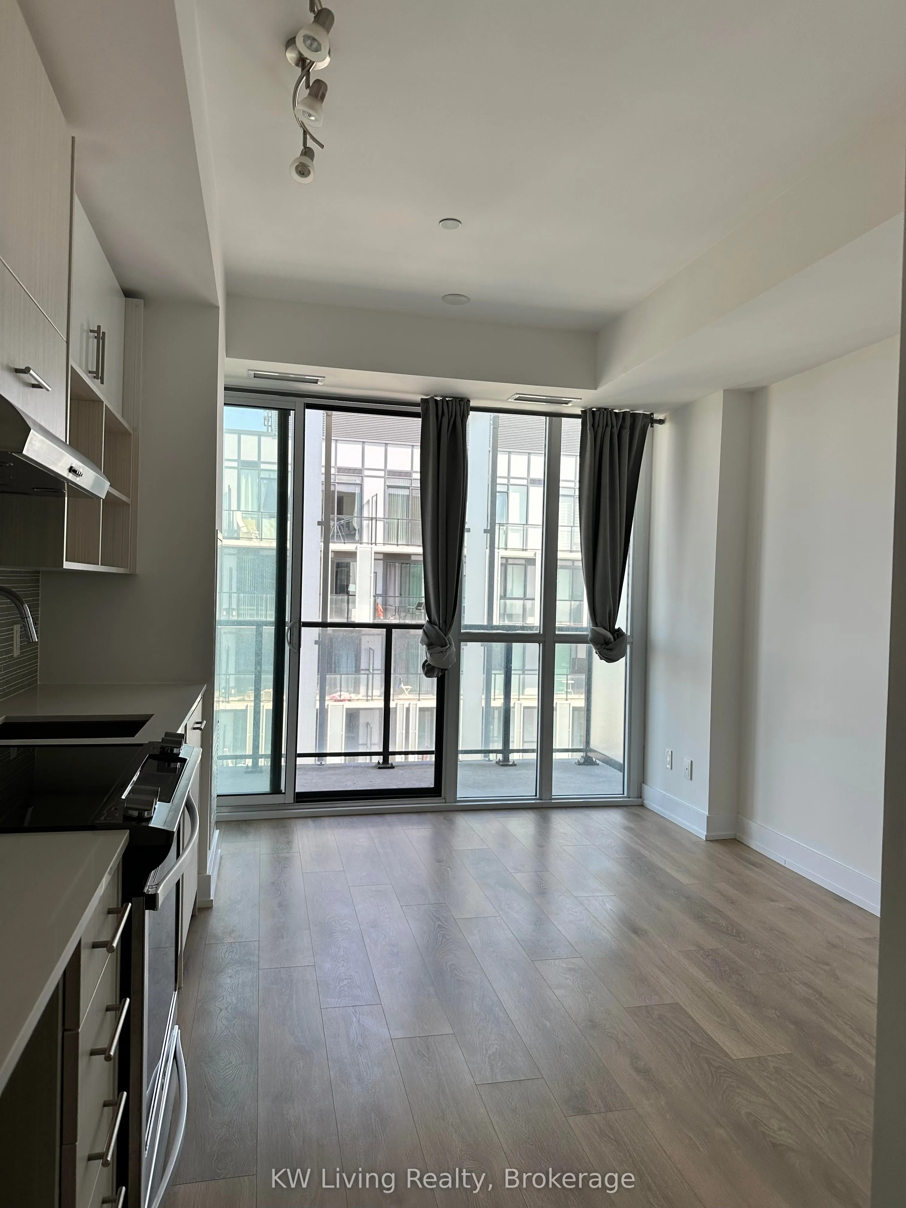 128 Fairview Mall Drive, #1609