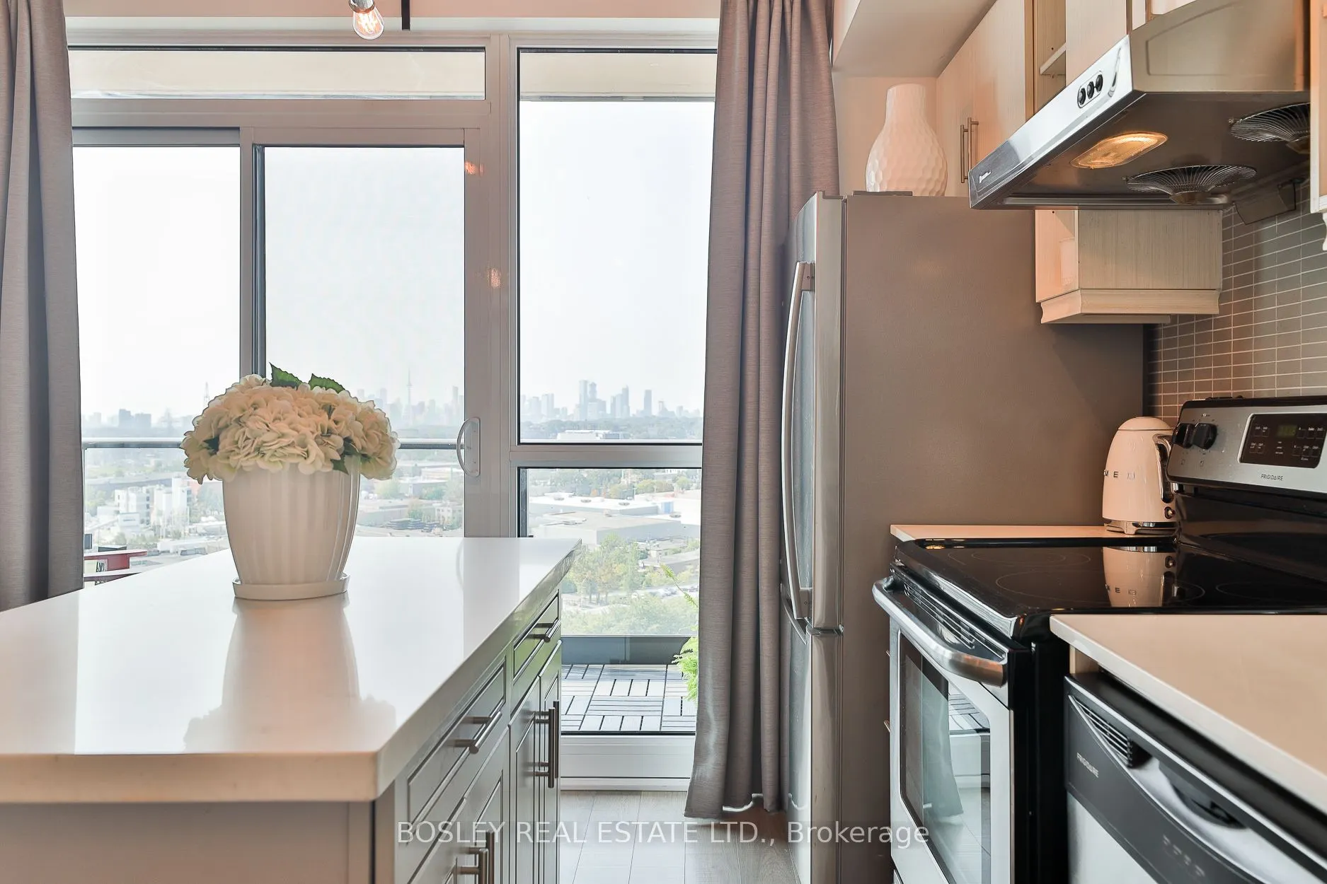 160 Vanderhoof Avenue, #LPH10