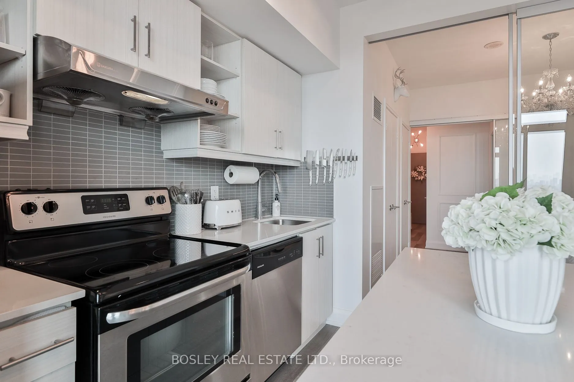 160 Vanderhoof Avenue, #LPH10