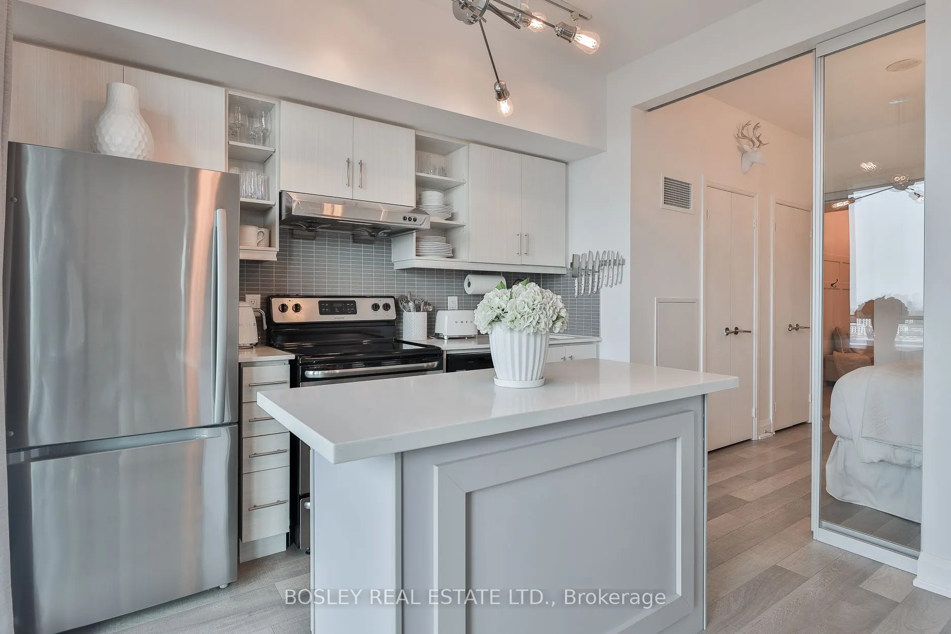 160 Vanderhoof Avenue, #LPH10