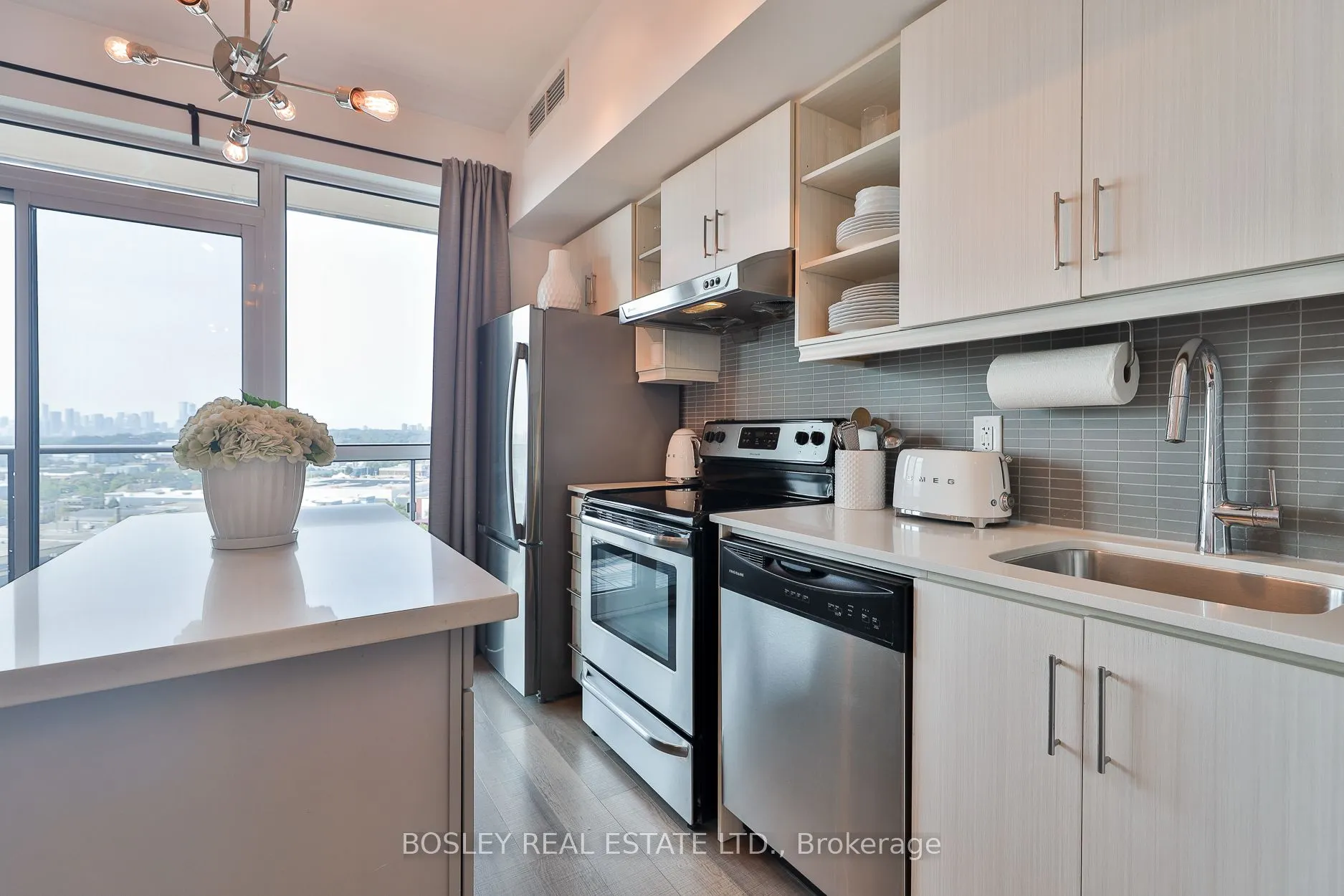 160 Vanderhoof Avenue, #LPH10
