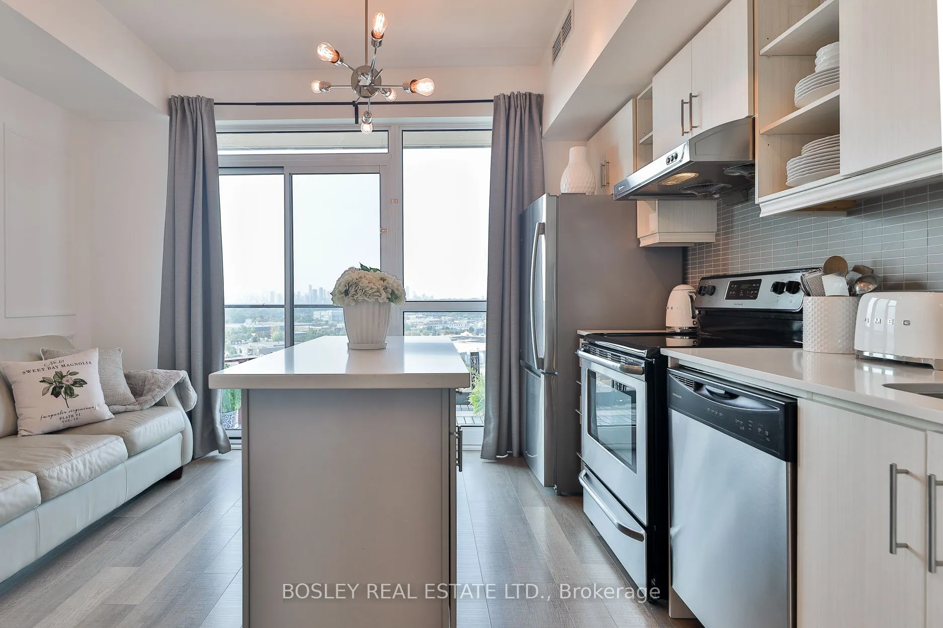 160 Vanderhoof Avenue, #LPH10