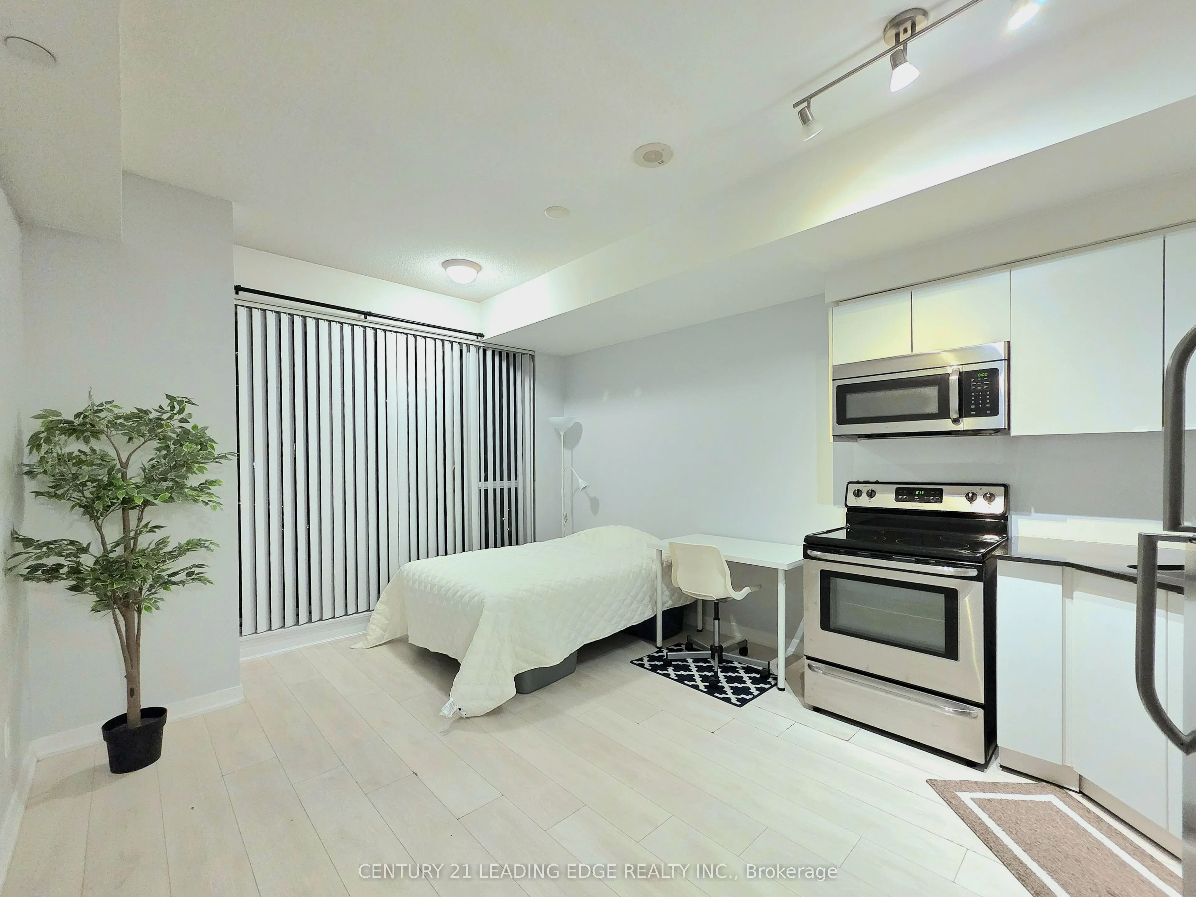 150 East Liberty Street, #1303
