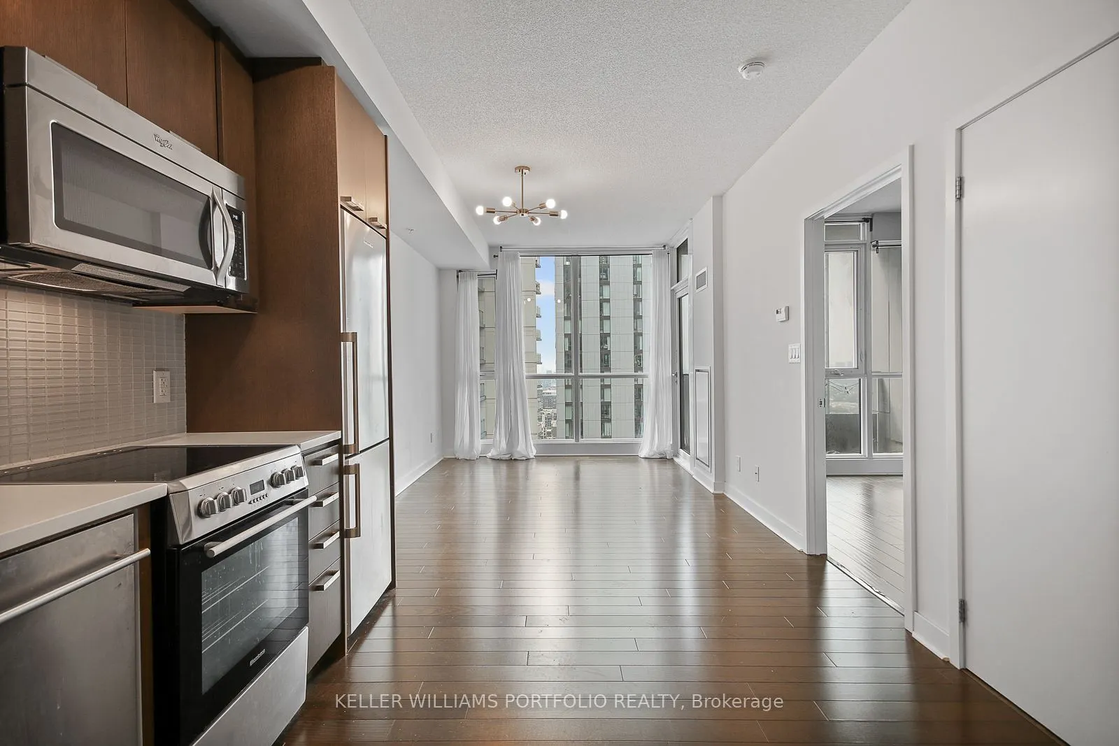 295 Adelaide Street W