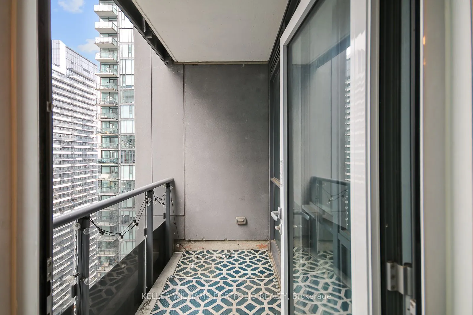 295 Adelaide Street W