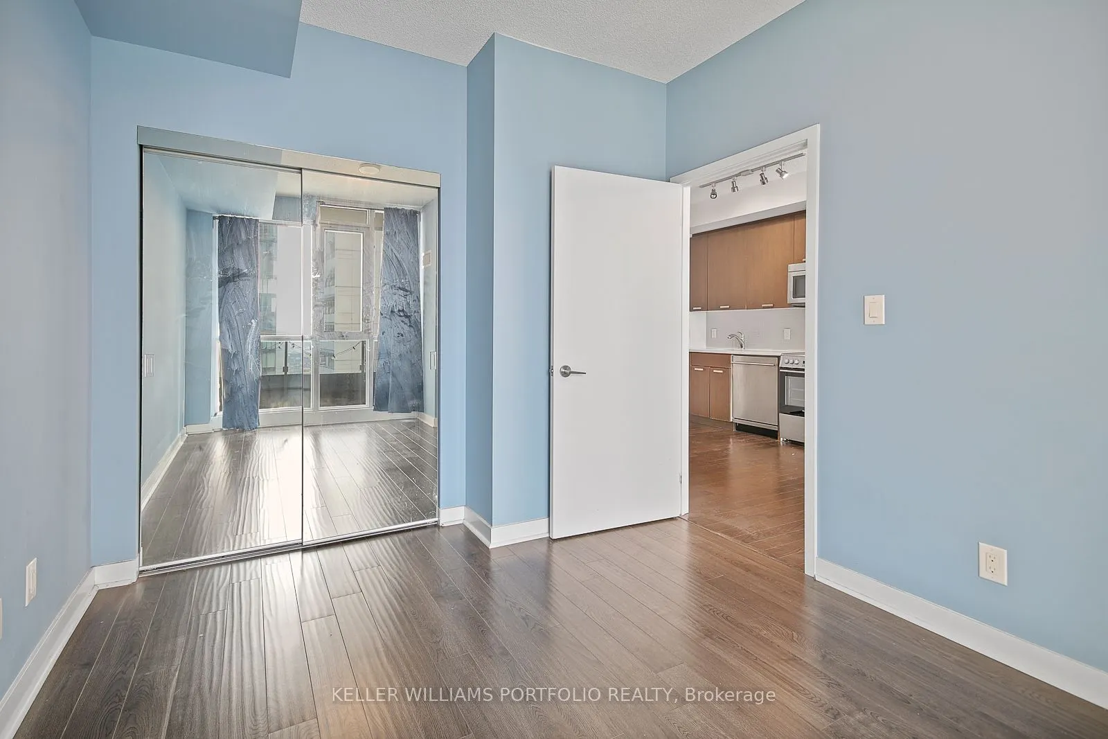 295 Adelaide Street W
