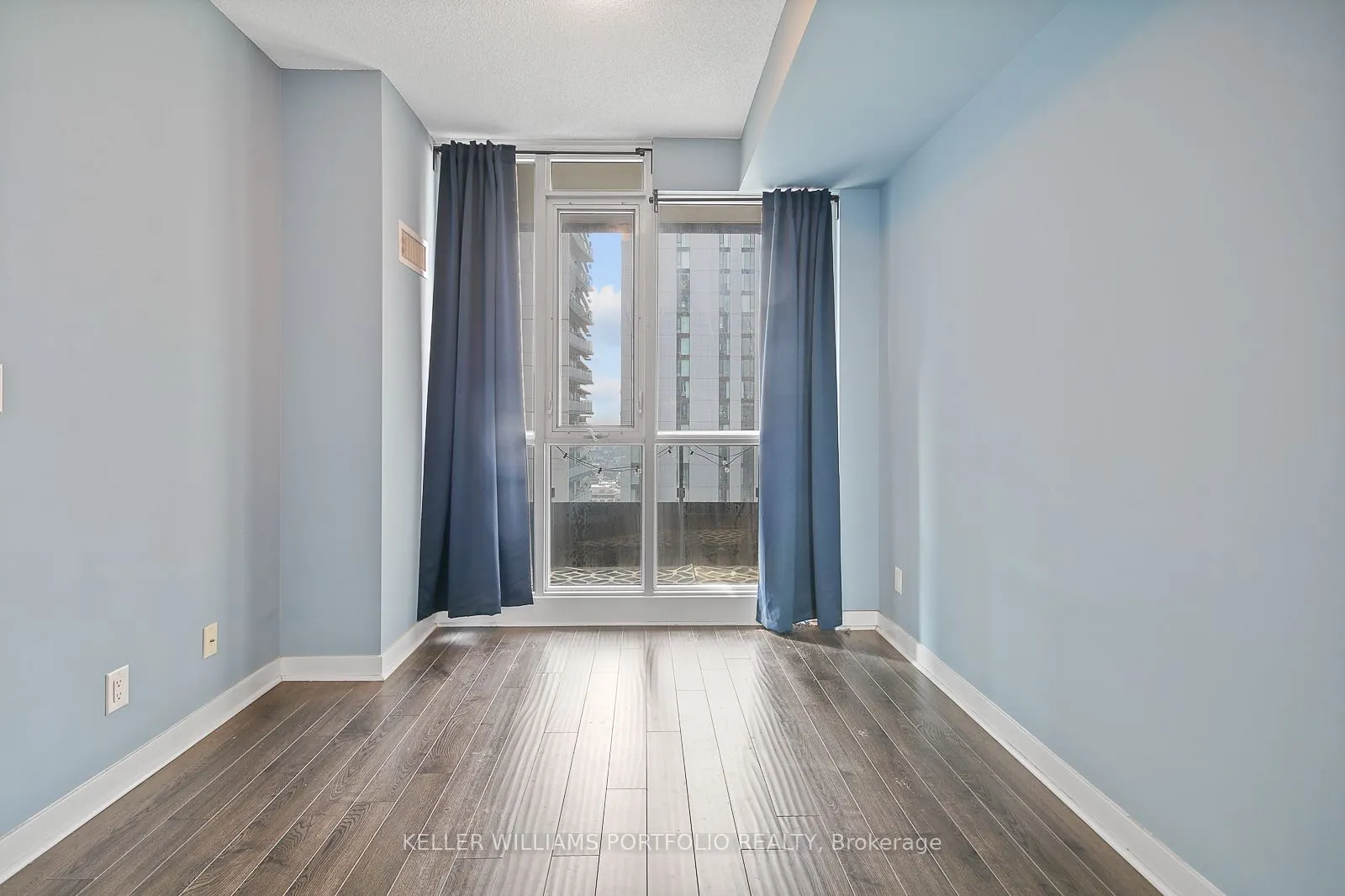 295 Adelaide Street W