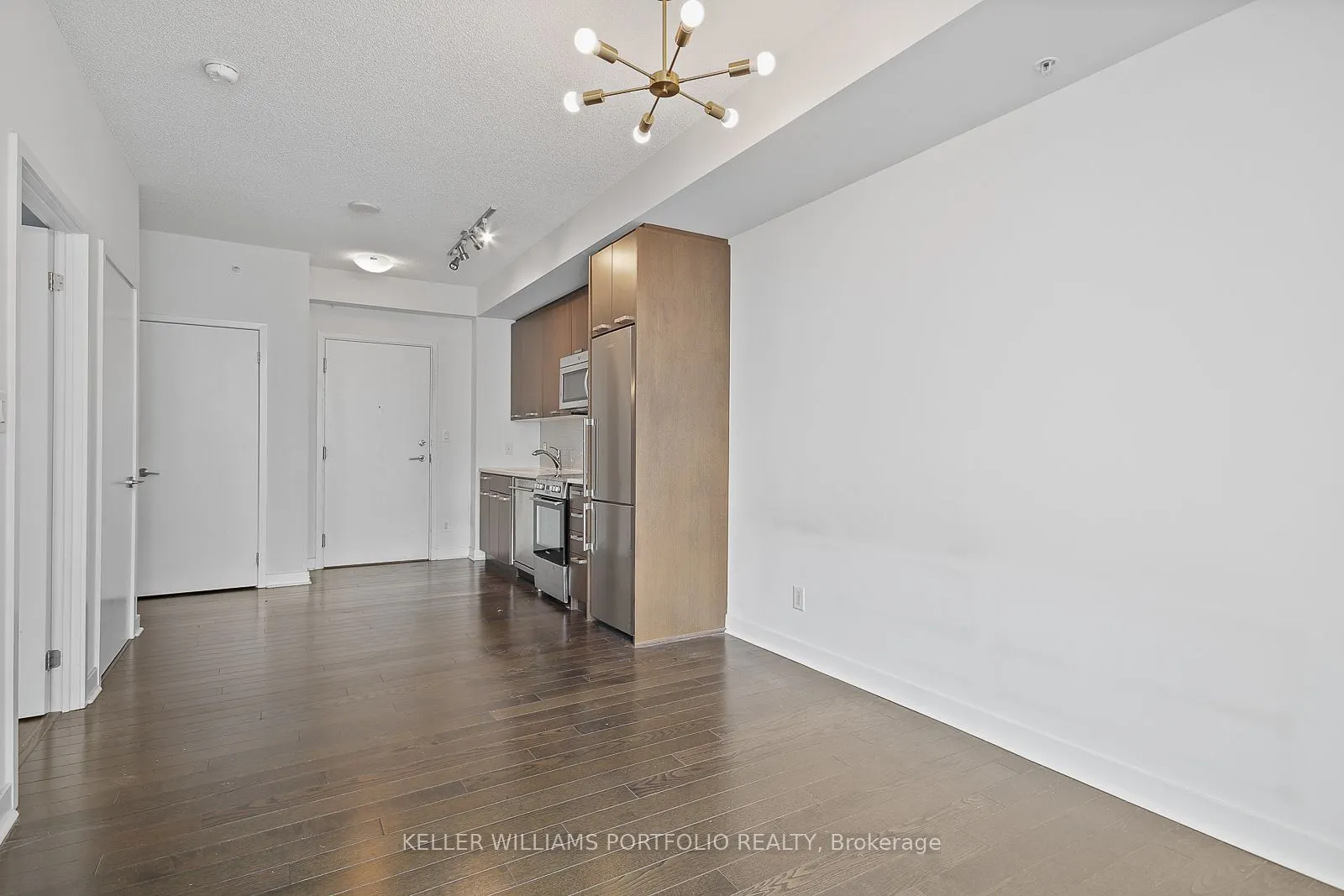 295 Adelaide Street W
