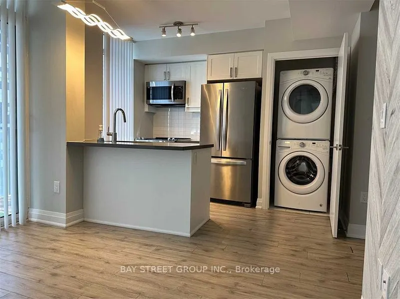 50 Wellesley Street E, #1901