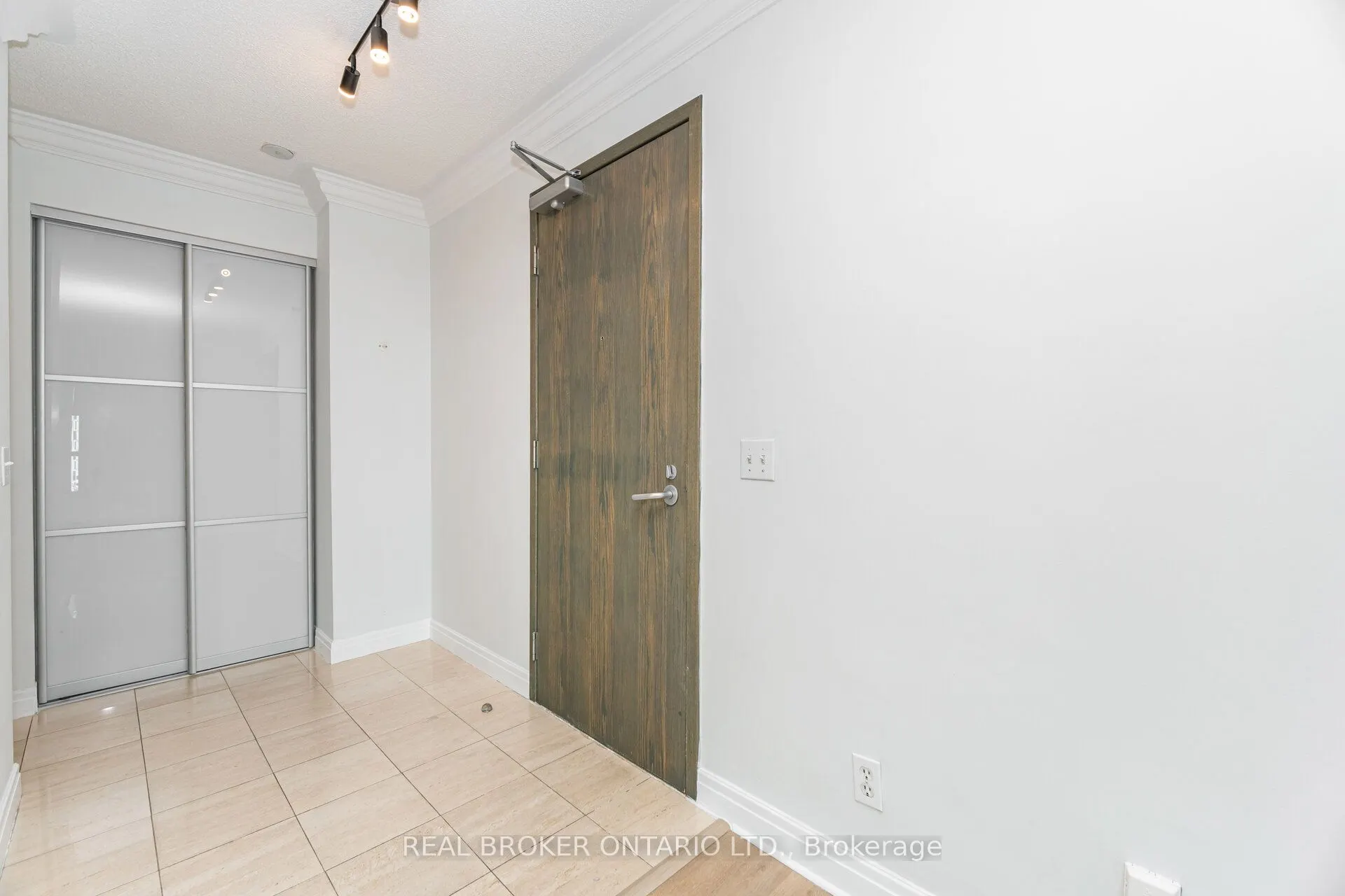 50 Lombard Street, #2301