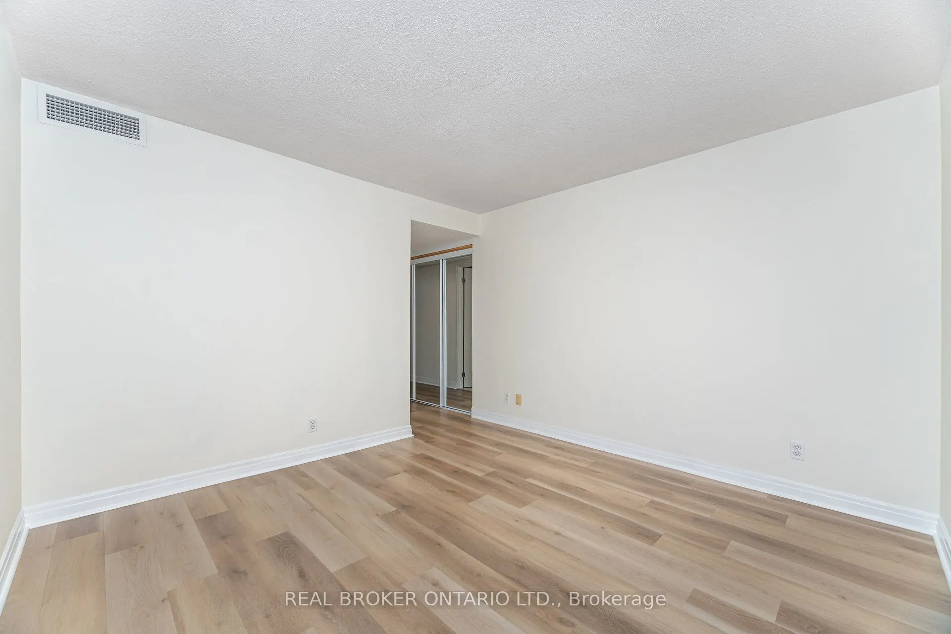 50 Lombard Street, #2301