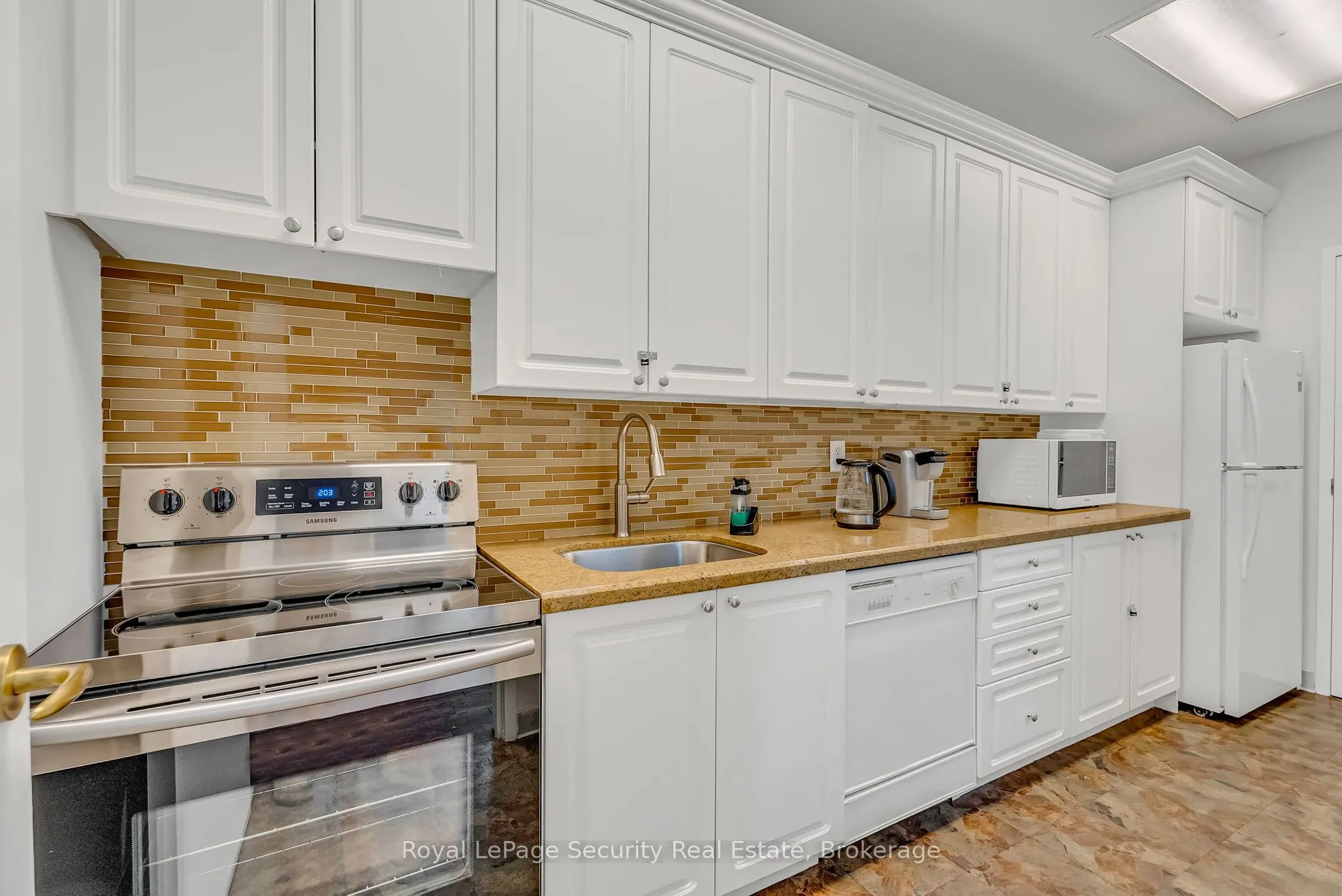 980 Yonge Street, #403