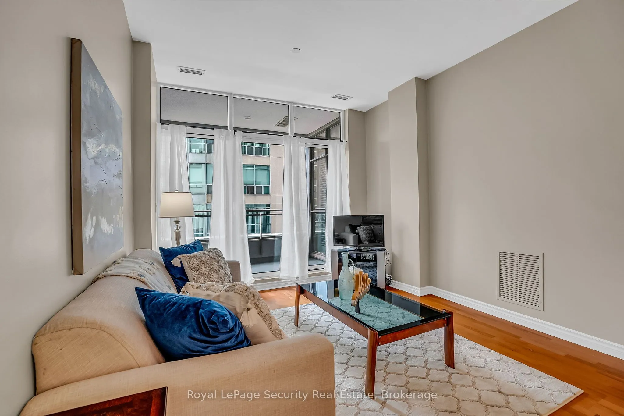 980 Yonge Street, #403