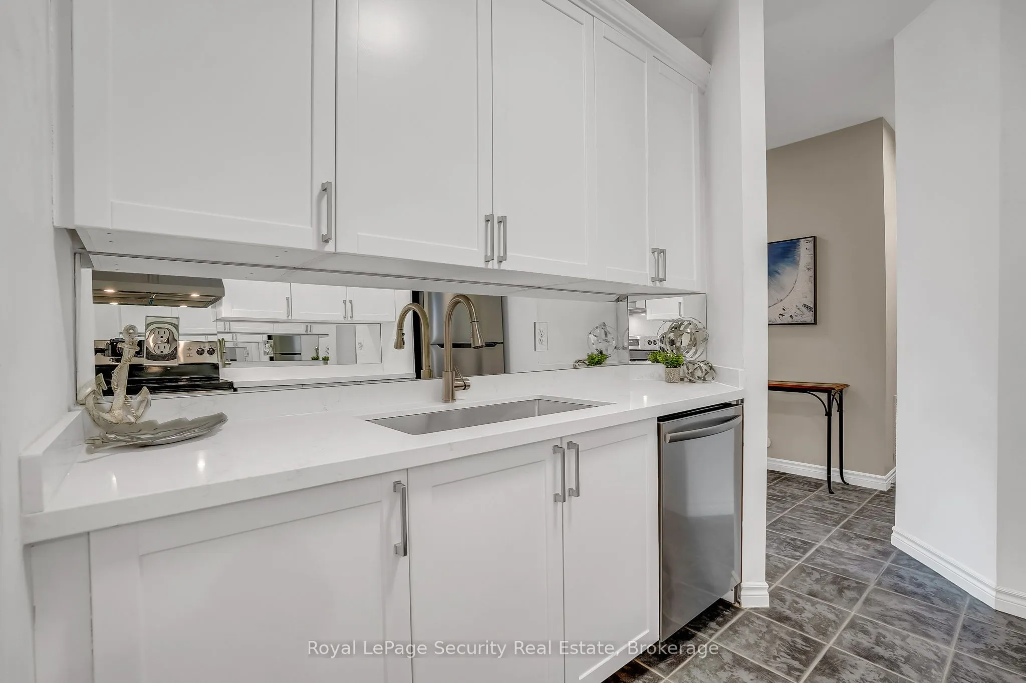 980 Yonge Street, #403