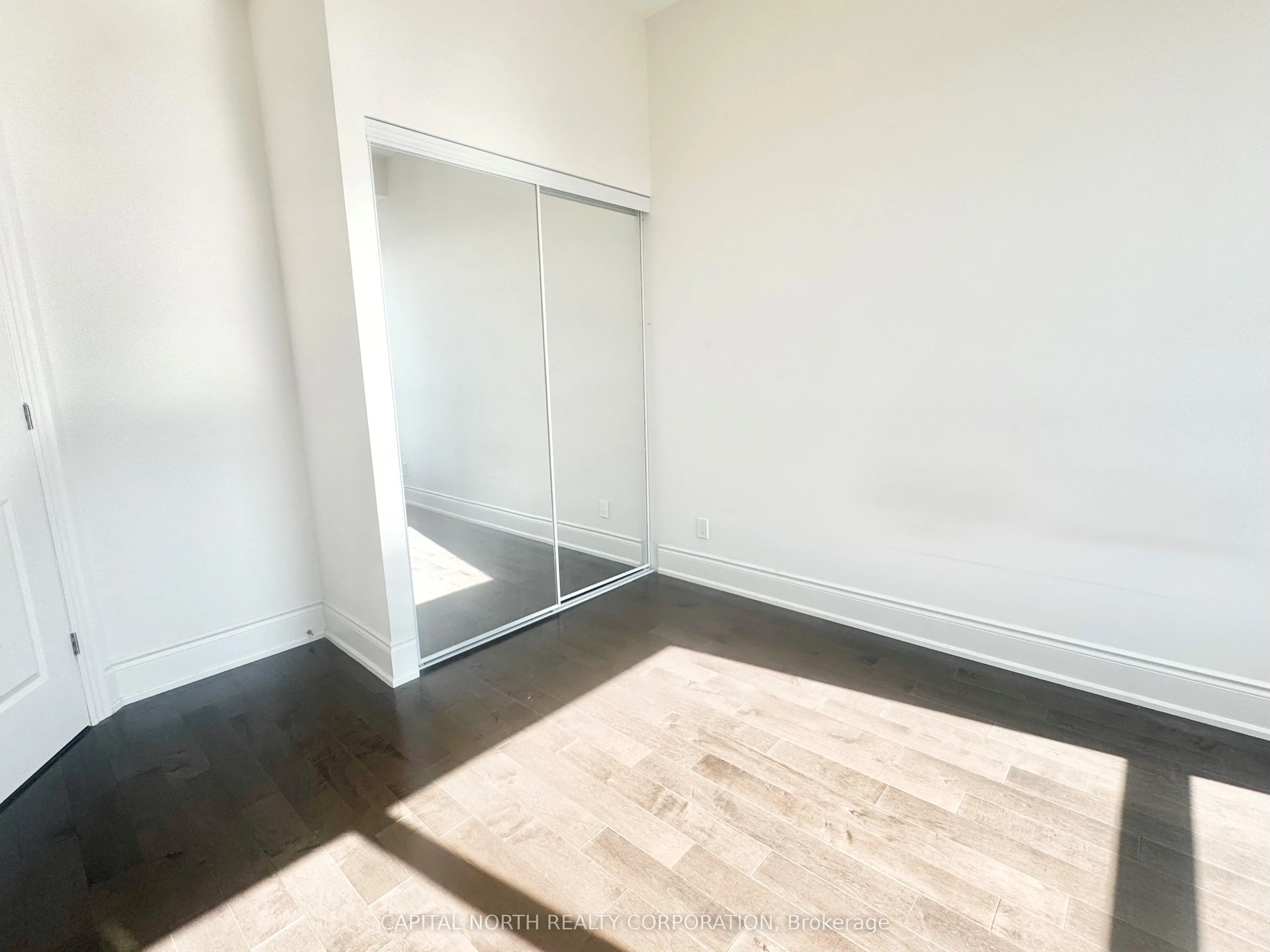23 Glebe Road W, #1015