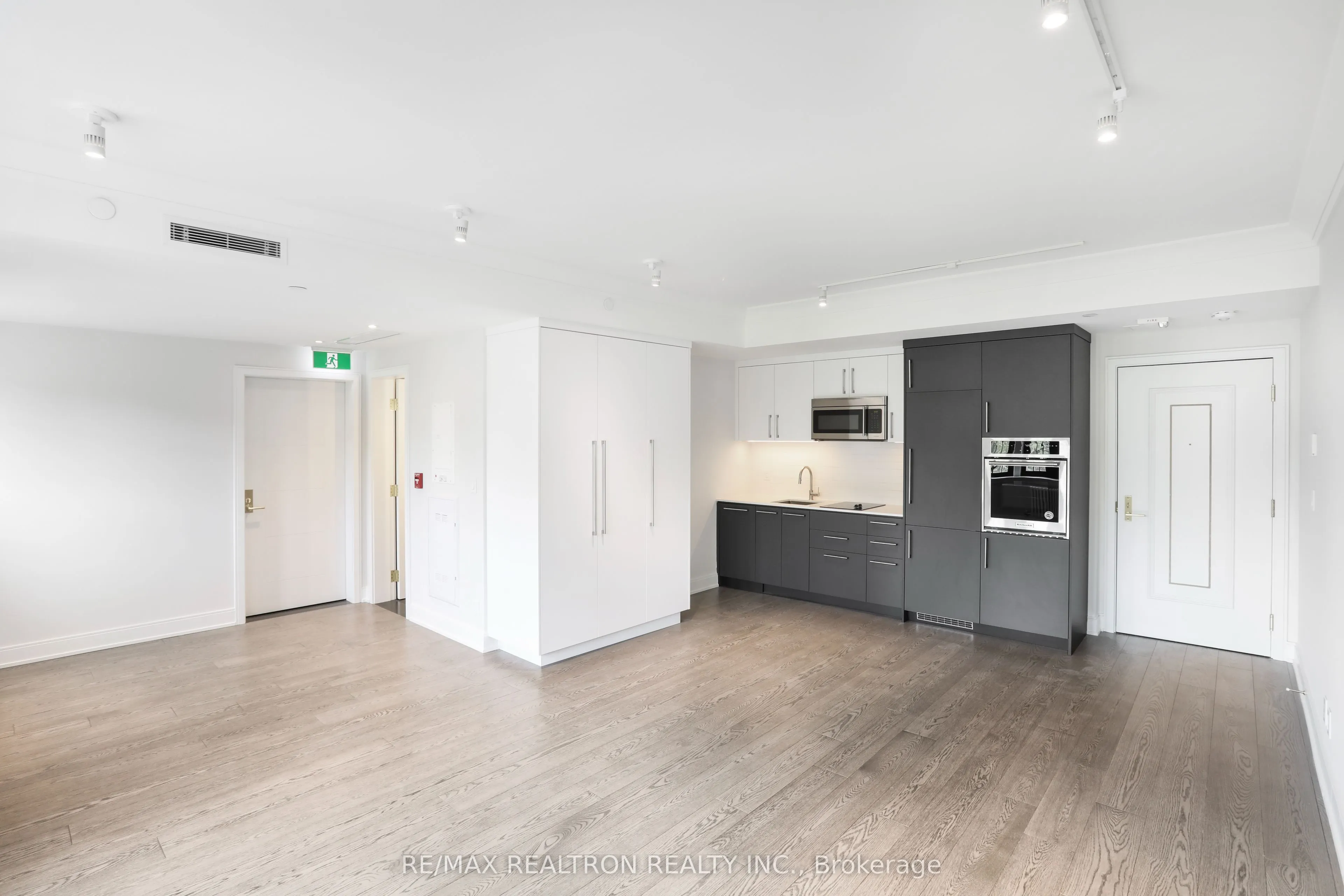 2 Clarendon Avenue, #304
