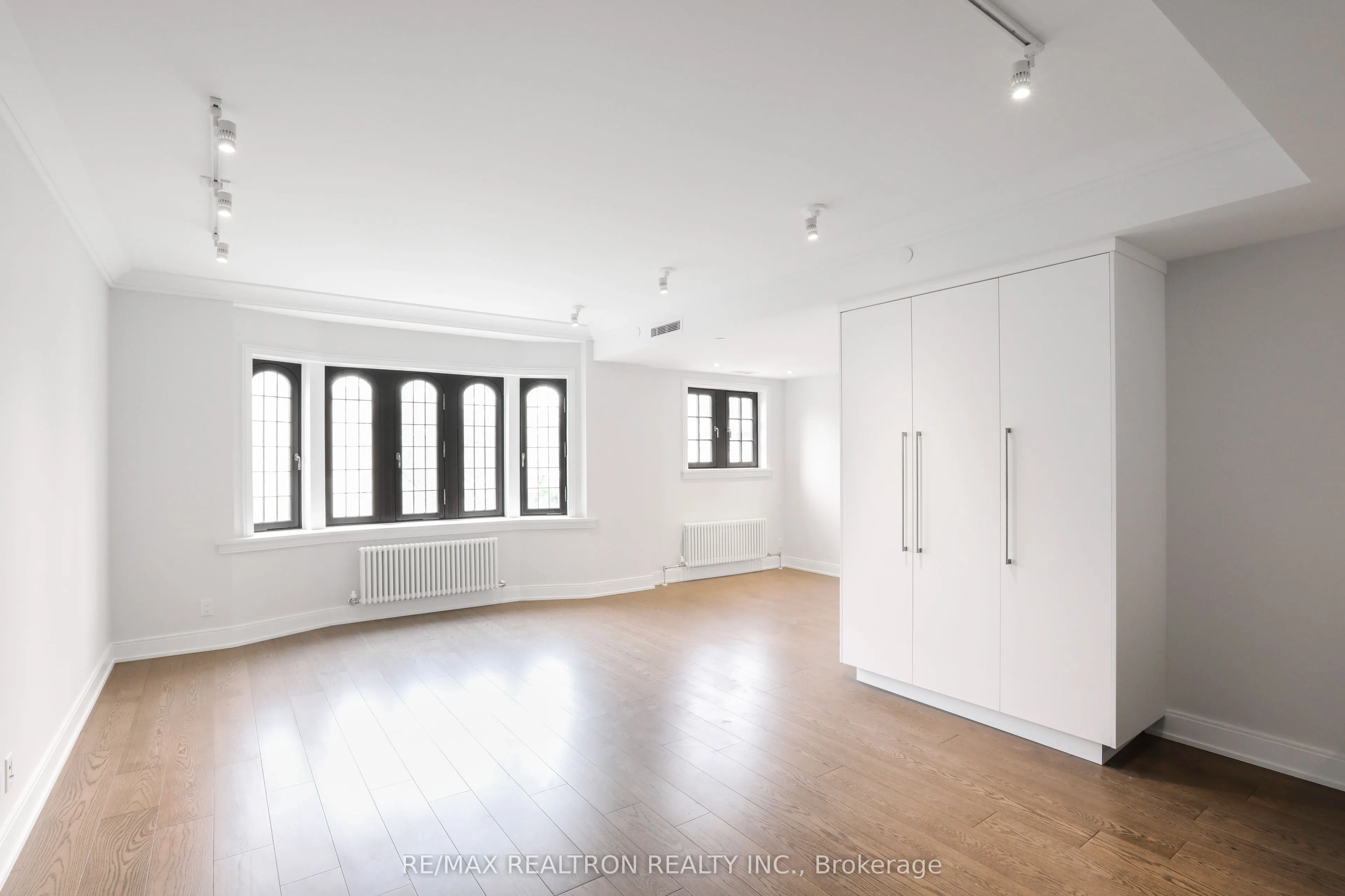 2 Clarendon Avenue, #304