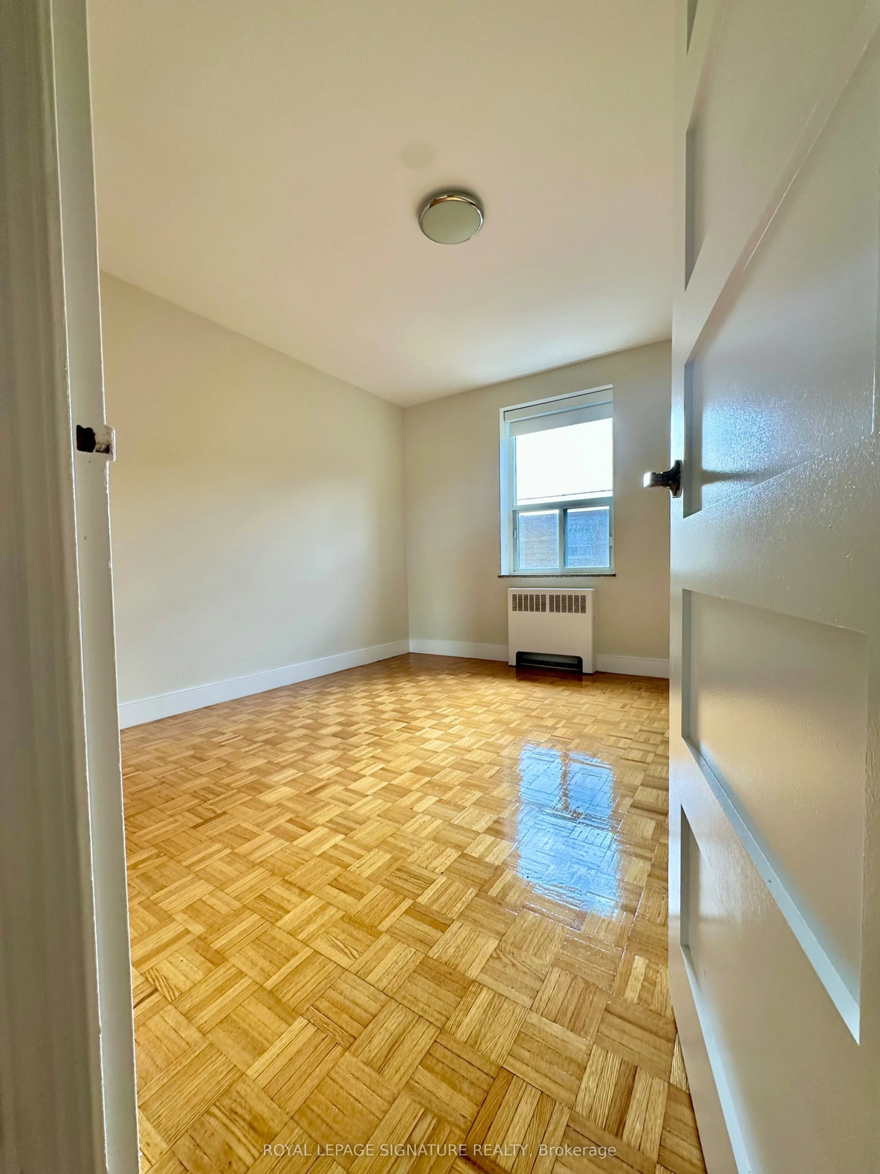 1291 Bayview Avenue, #405