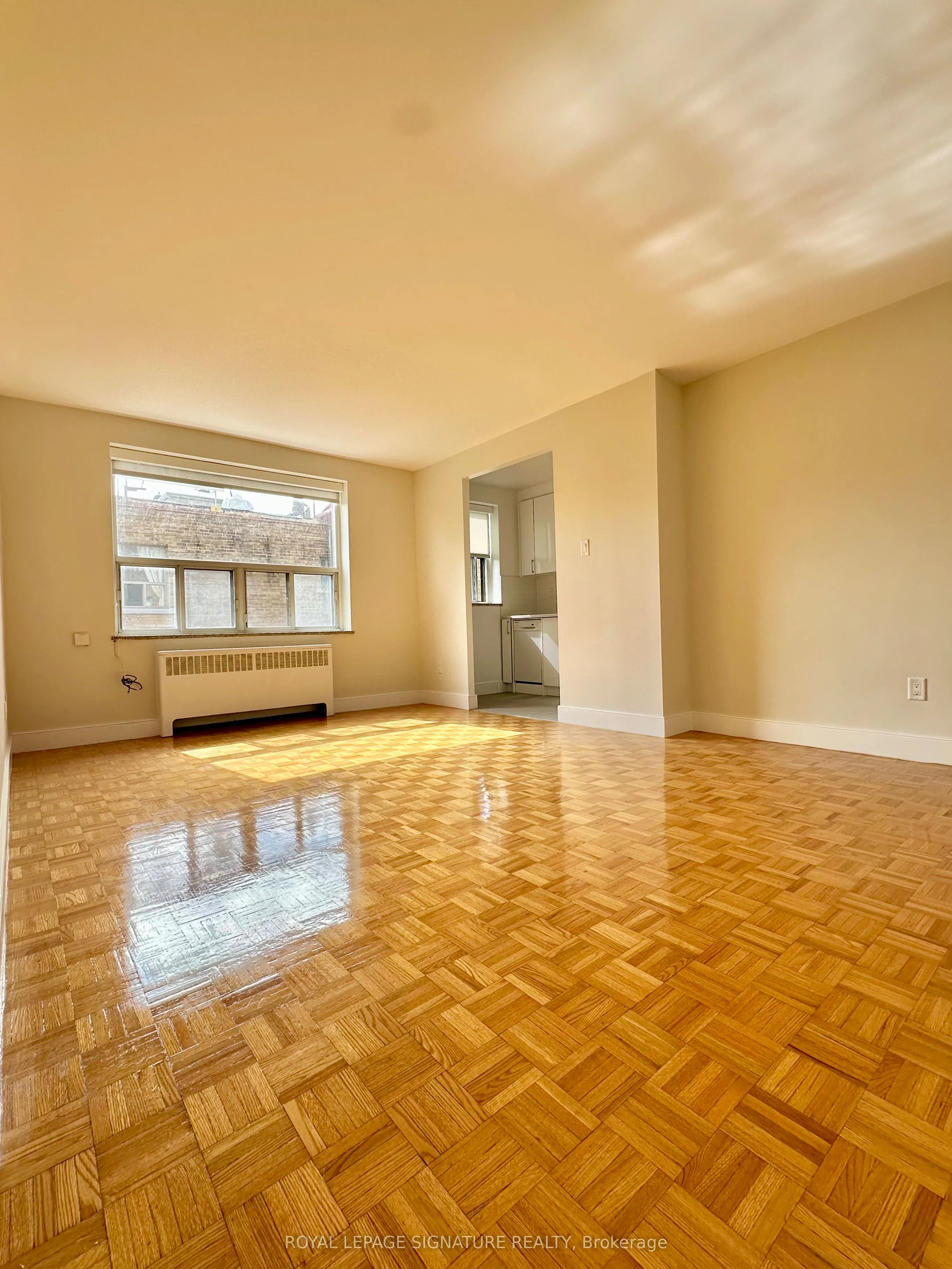 1291 Bayview Avenue, #405