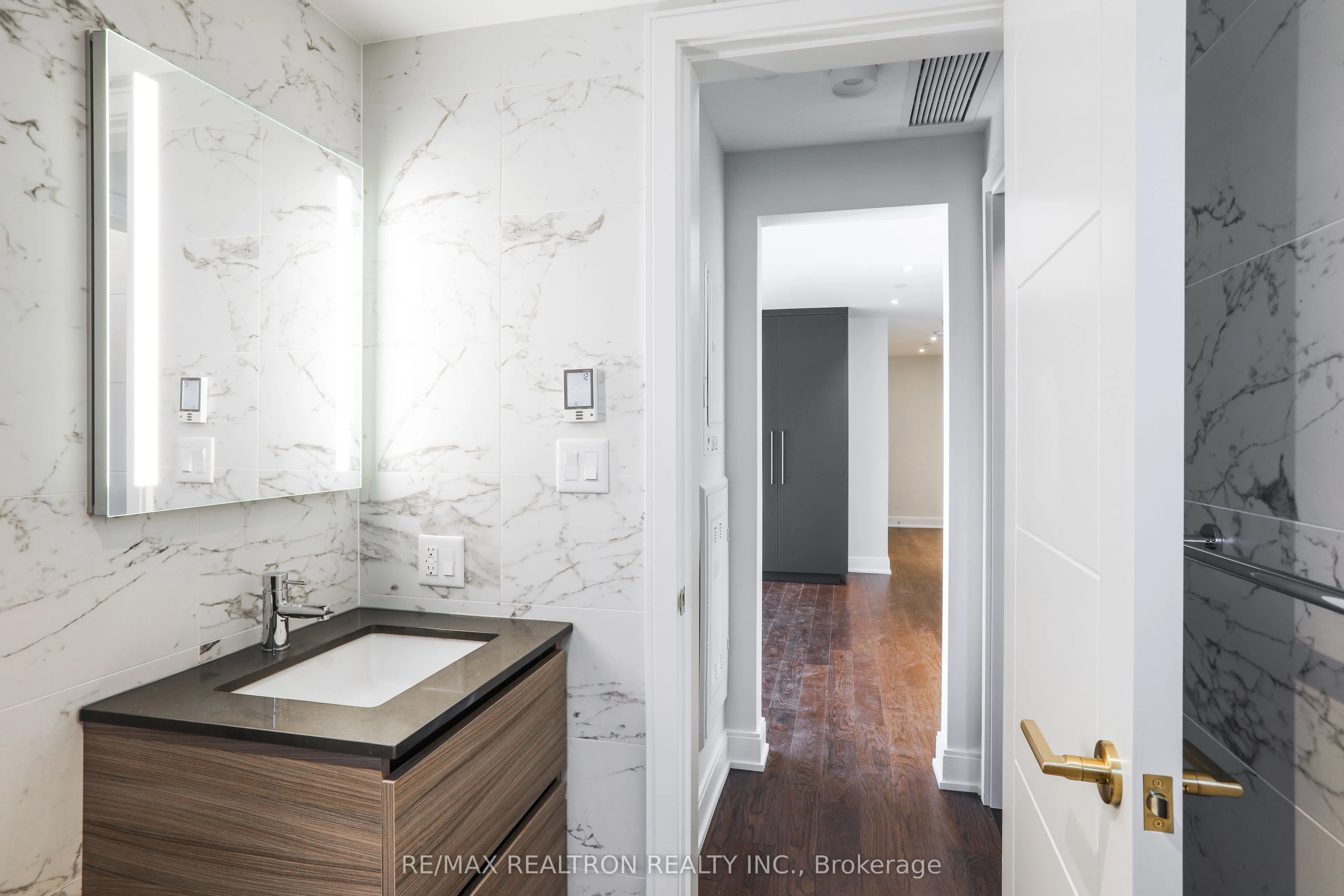 2 Clarendon Avenue, #109