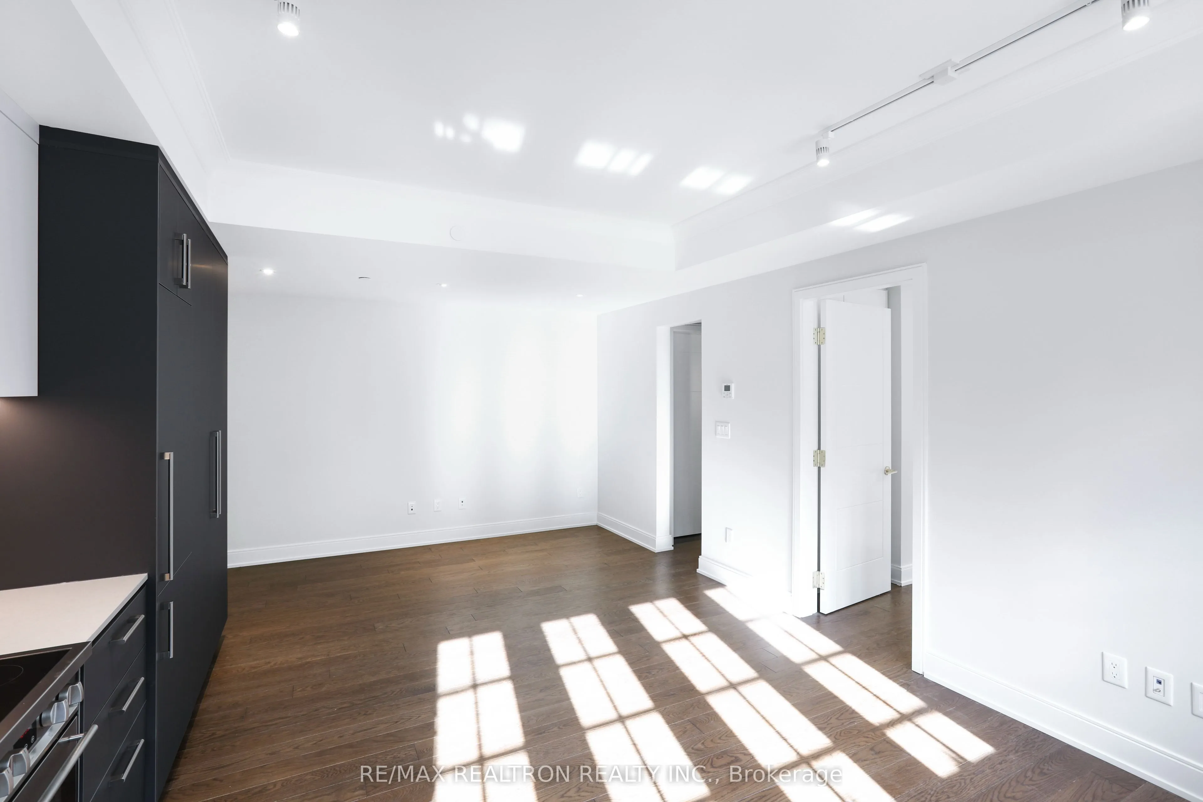 2 Clarendon Avenue, #109