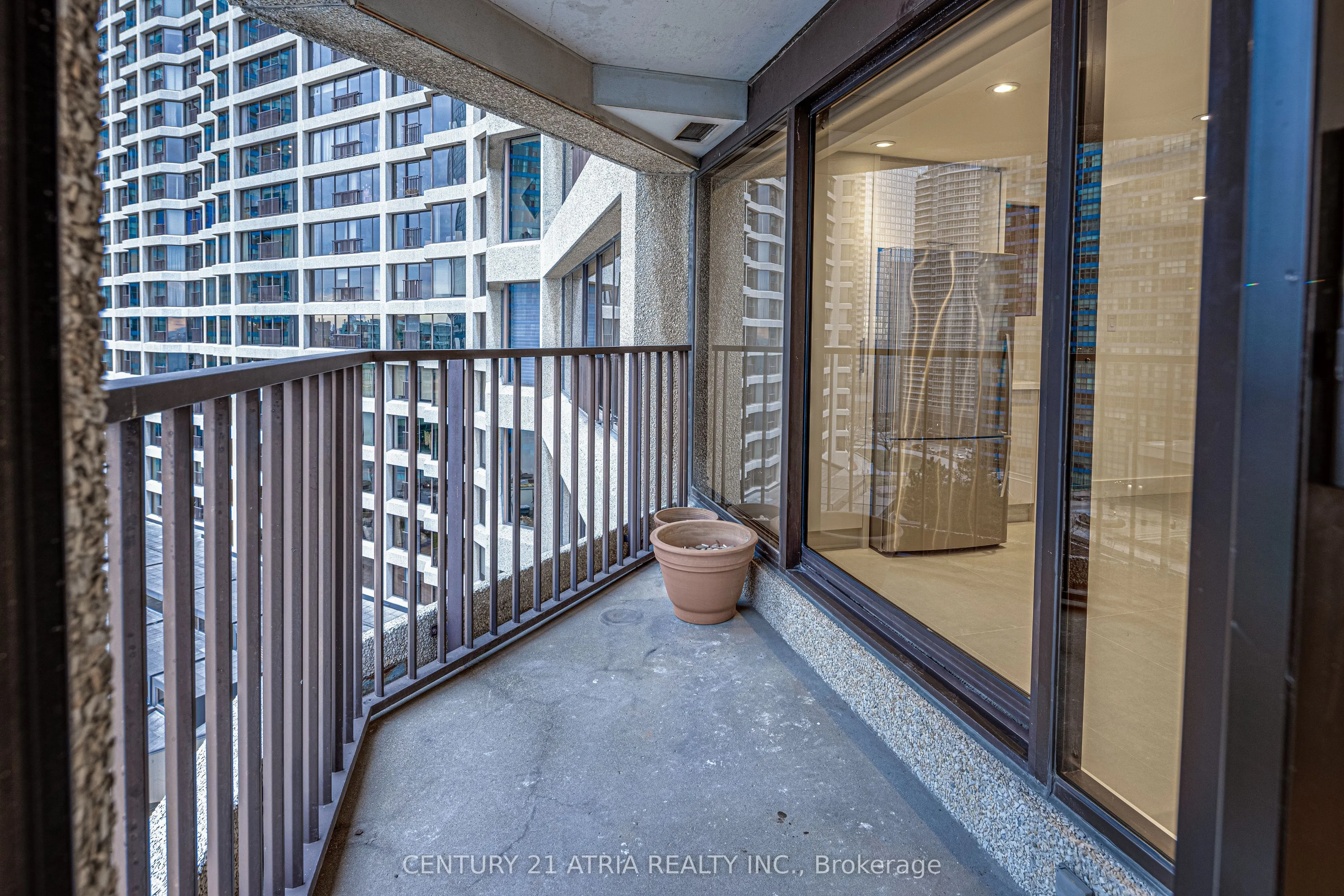 65 Harbour Square, #1401