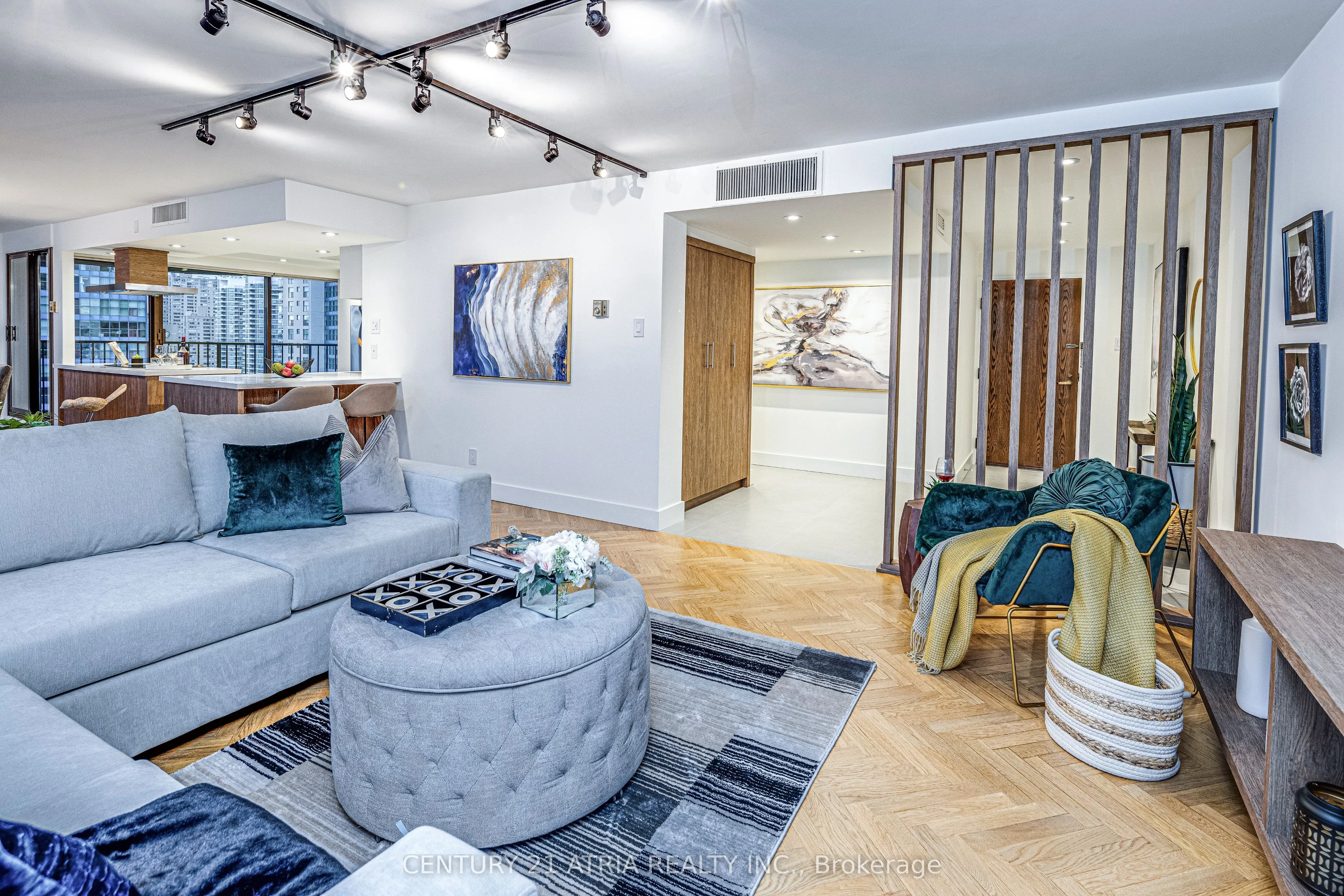 65 Harbour Square, #1401