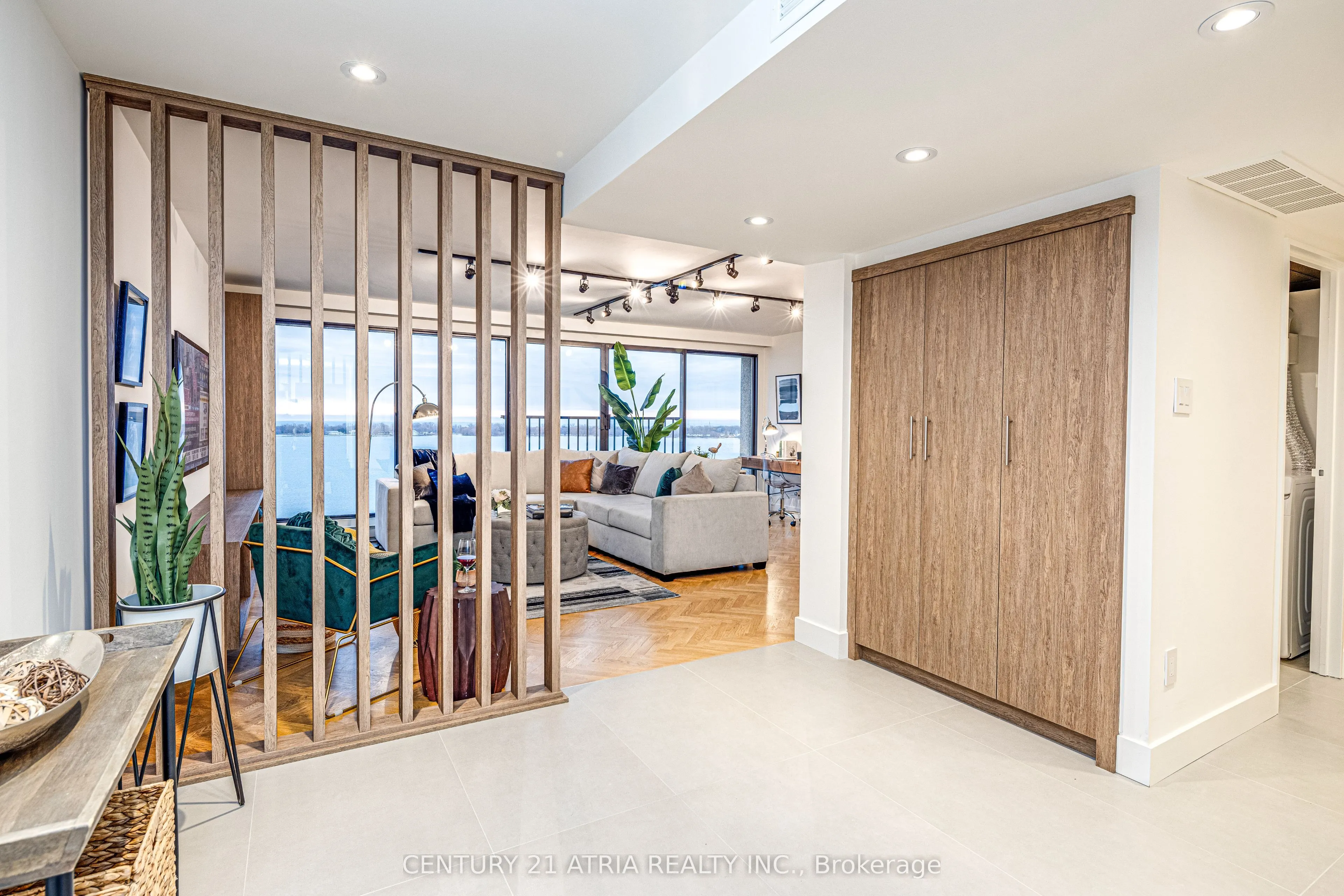 65 Harbour Square, #1401