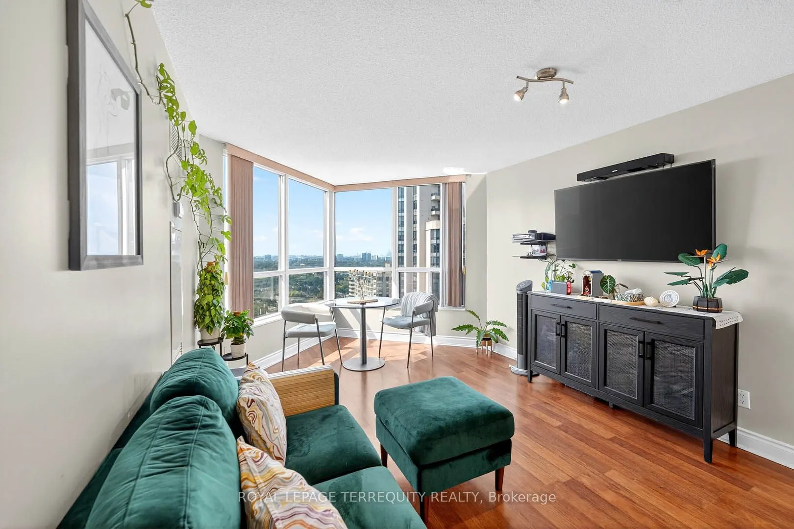 10 Northtown Way, #2510