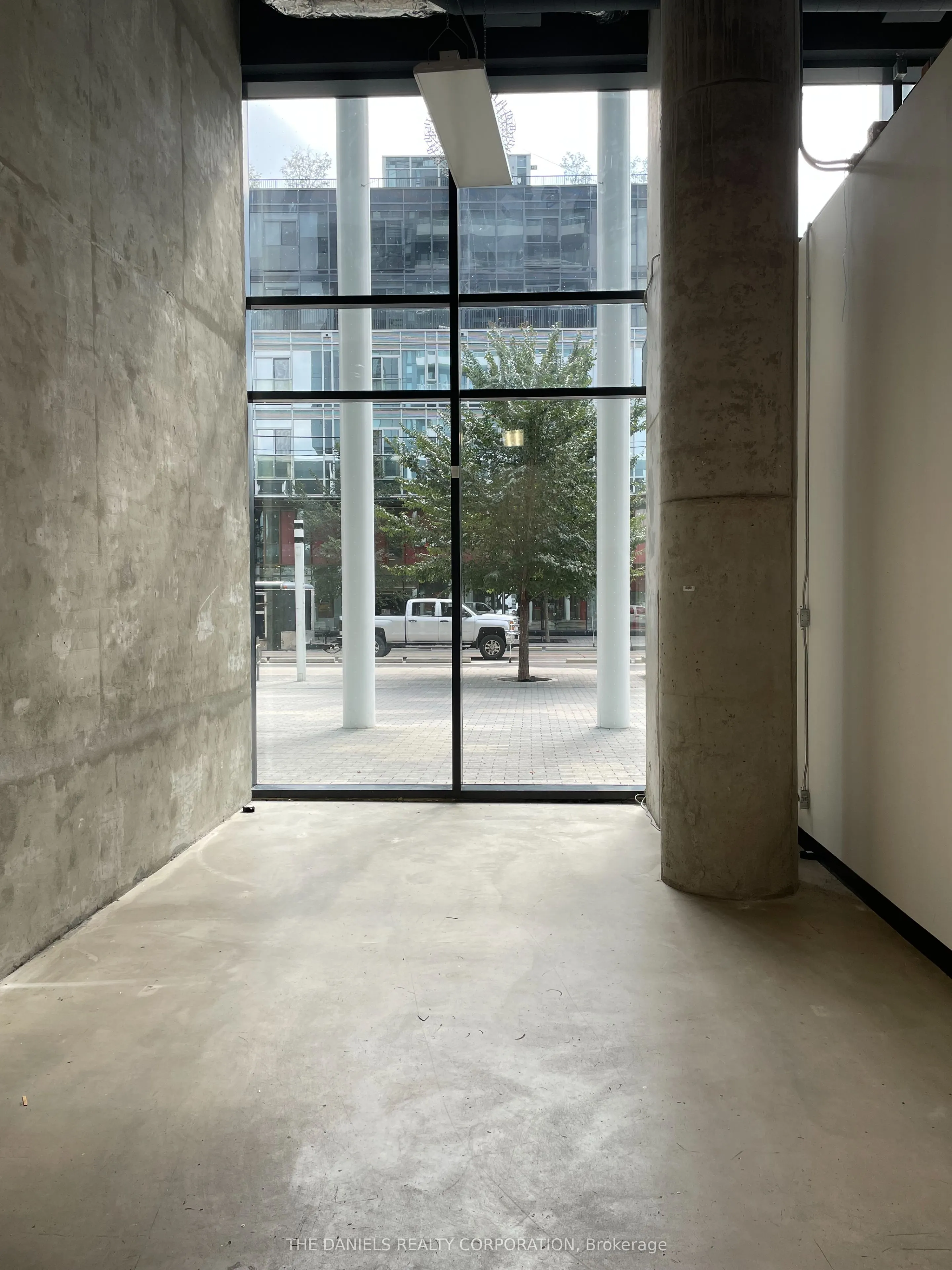 650 Dundas Street E