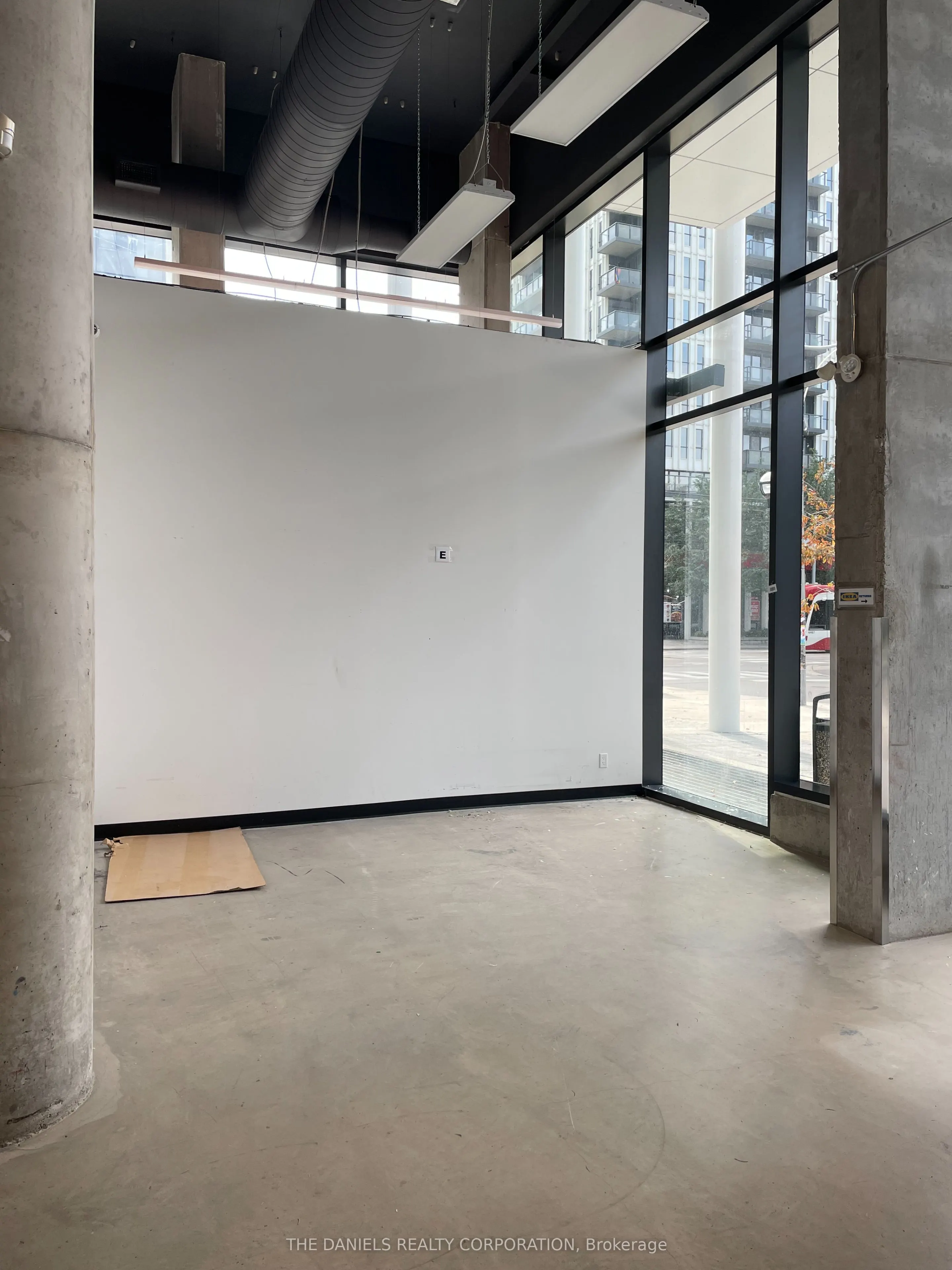 650 Dundas Street E