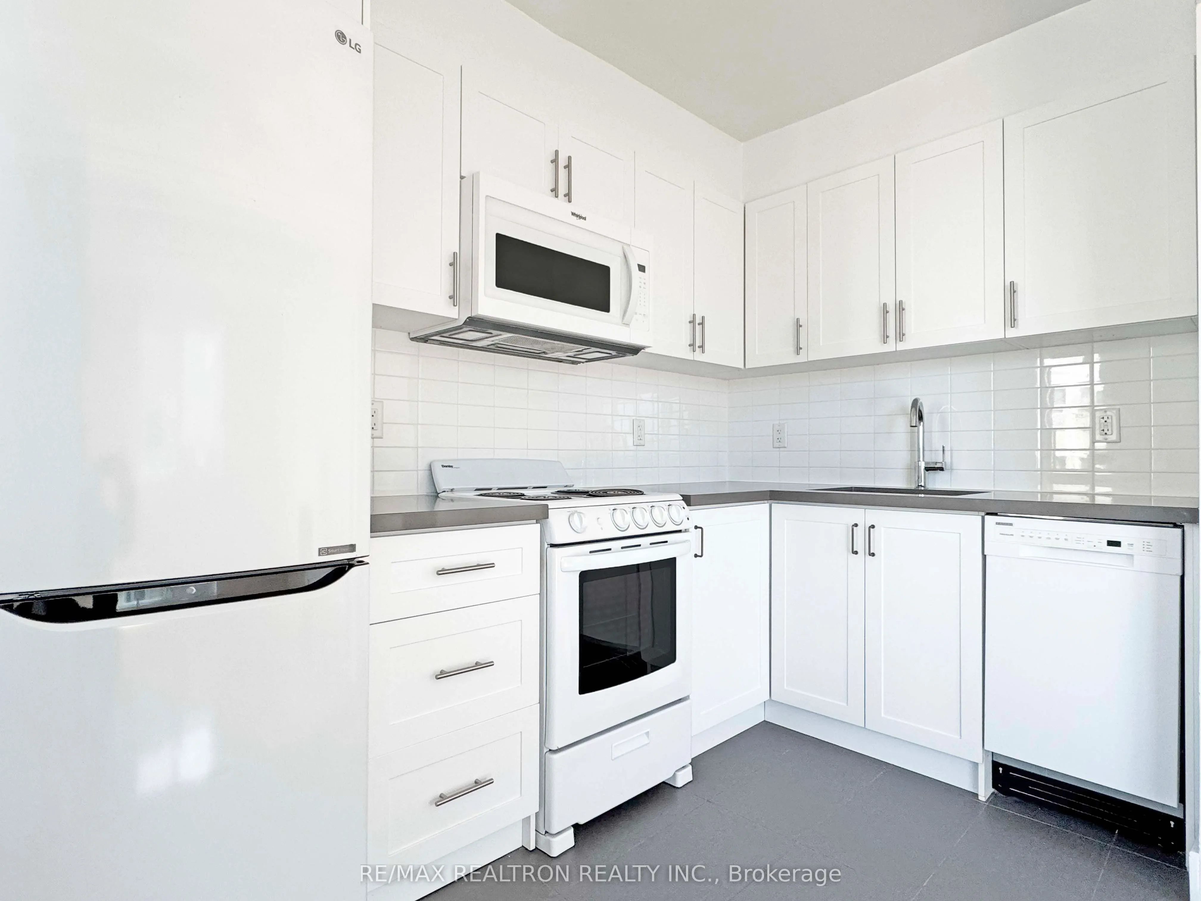 394 Avenue Road, #308