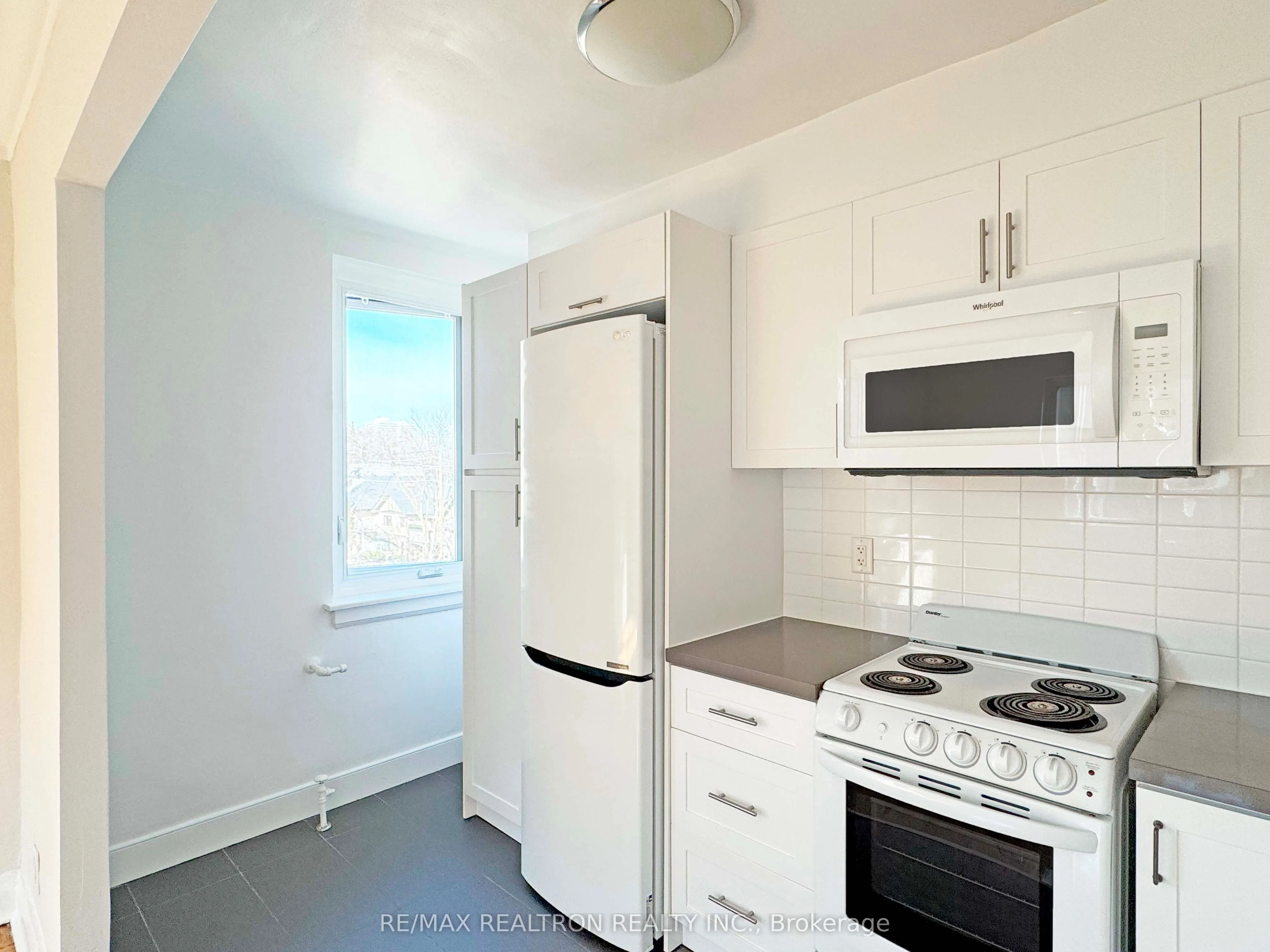 394 Avenue Road, #308