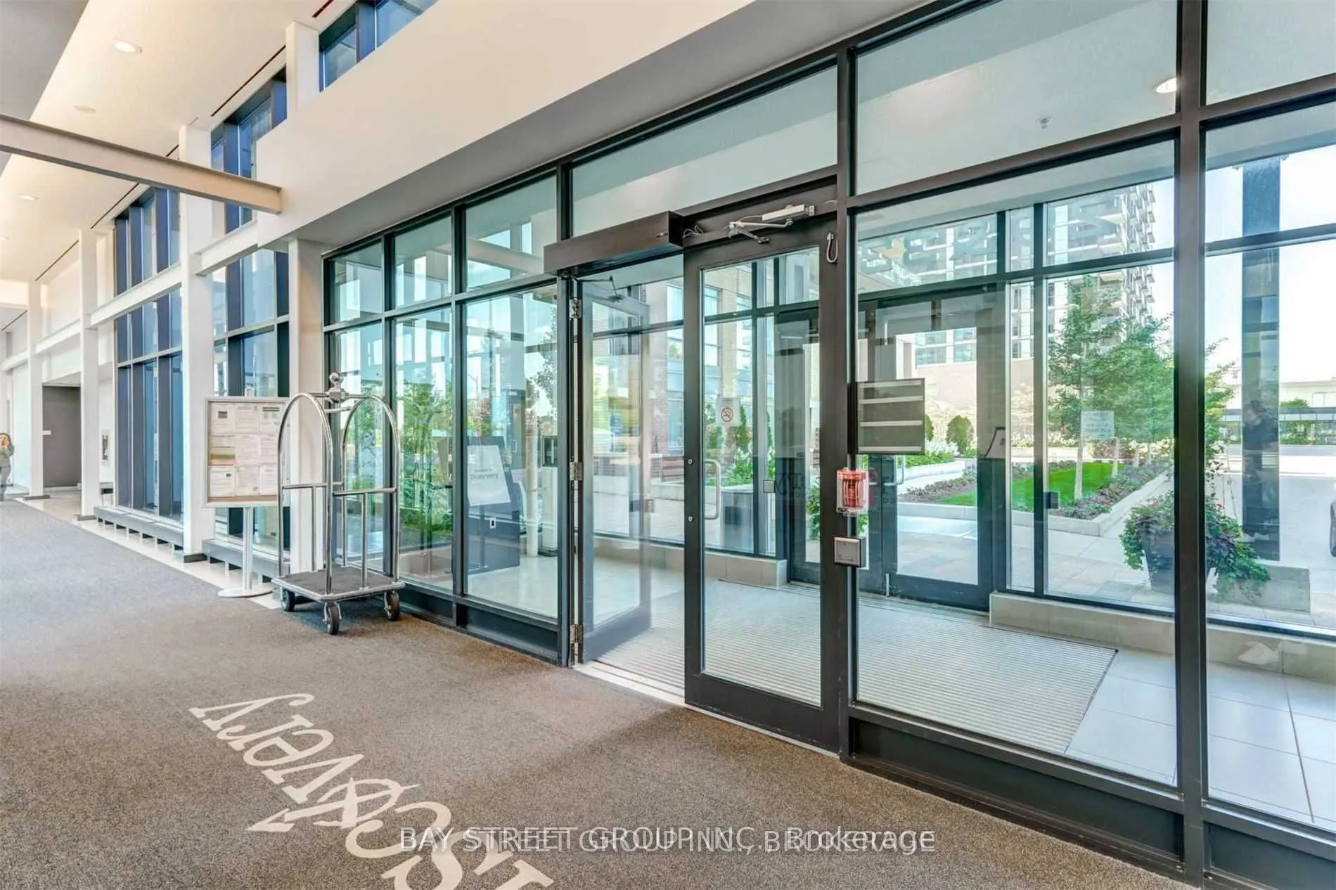 33 Singer Court, #1611
