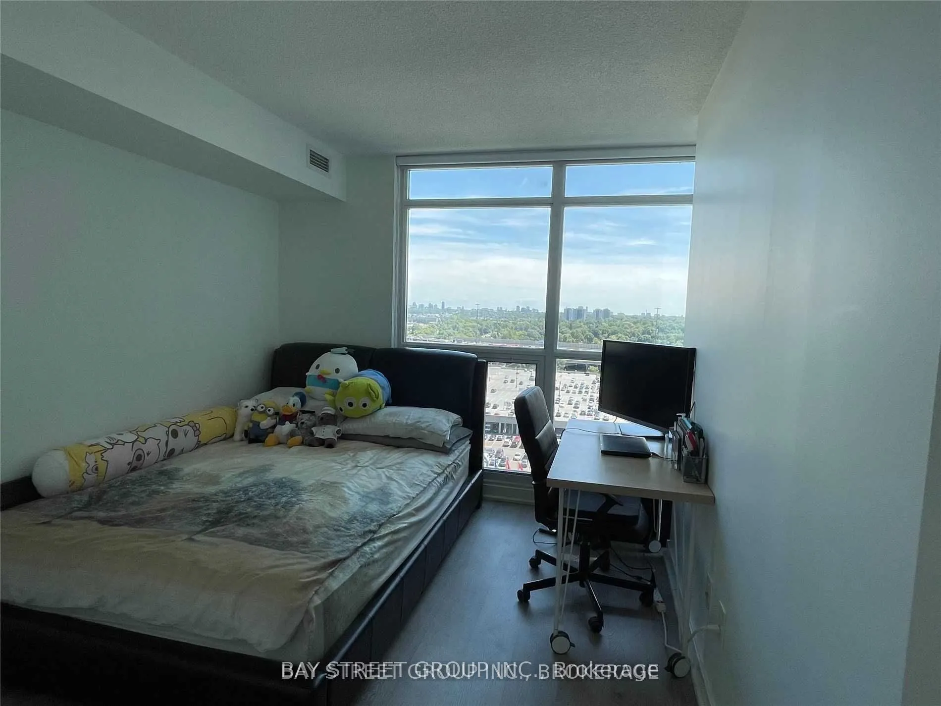 33 Singer Court, #1611