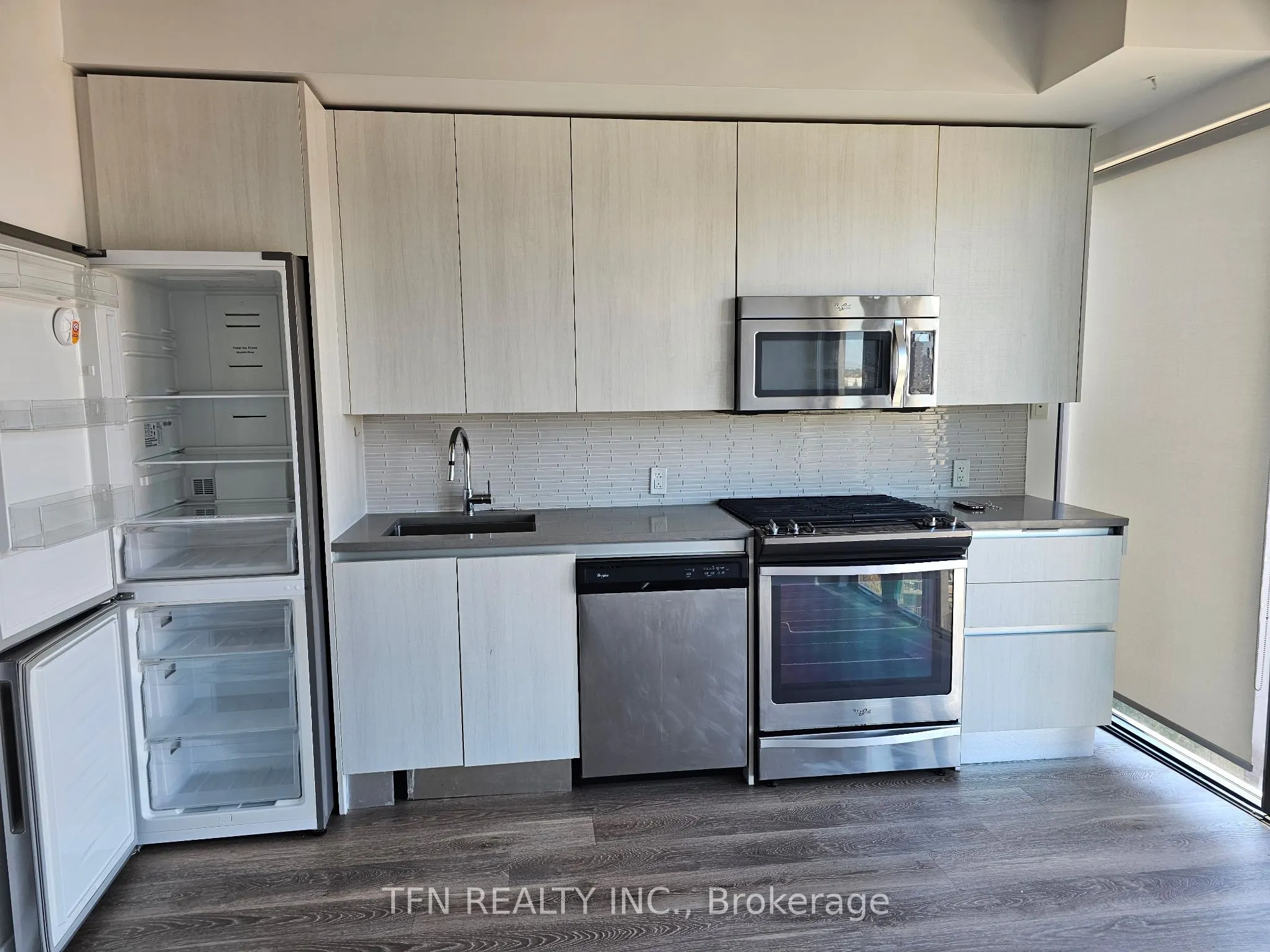 111 Bathurst Street, #810