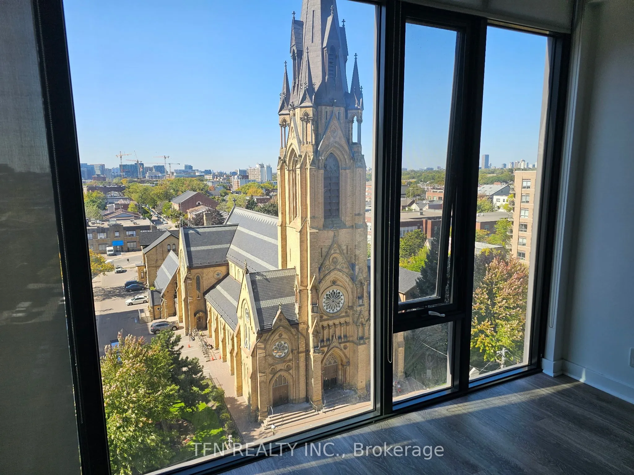 111 Bathurst Street, #810