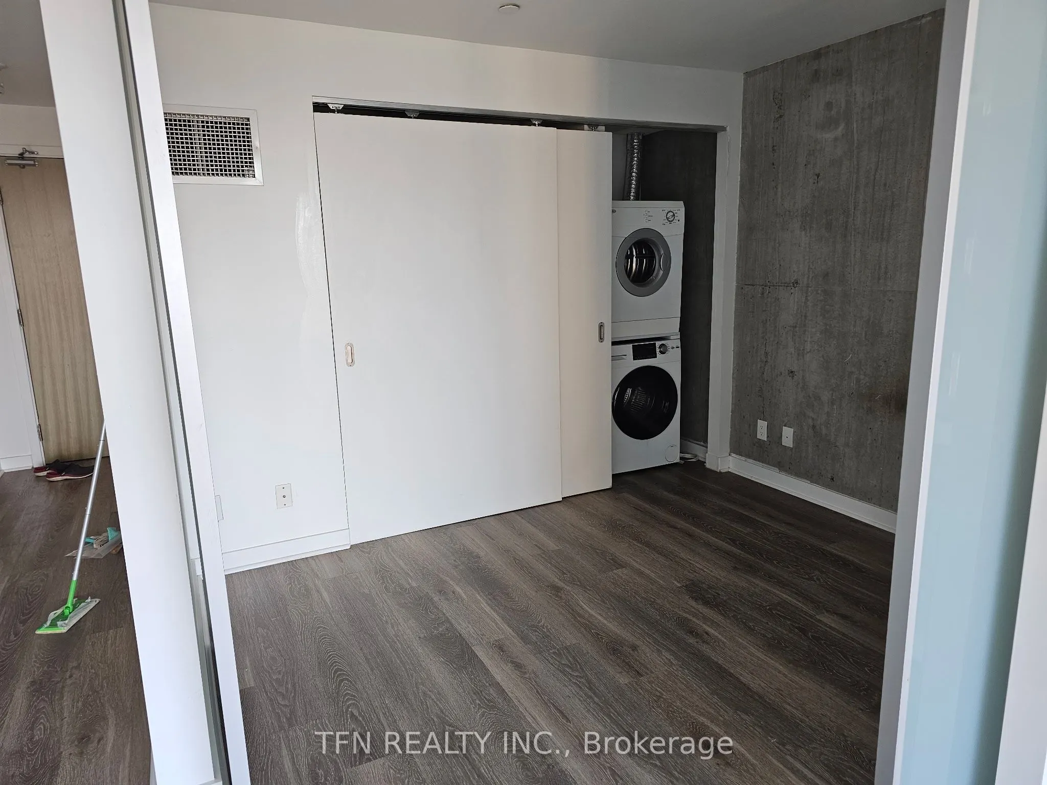 111 Bathurst Street, #810