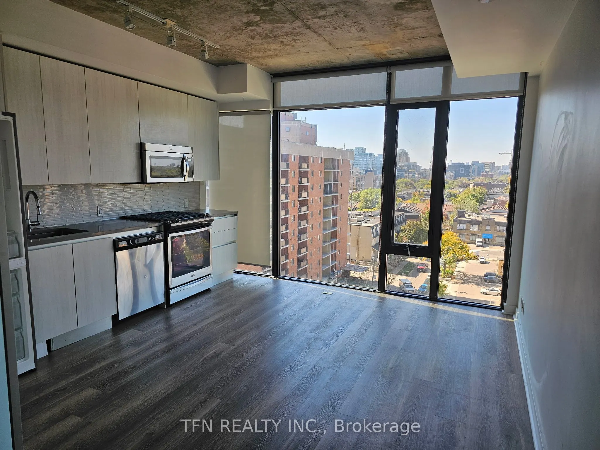 111 Bathurst Street, #810
