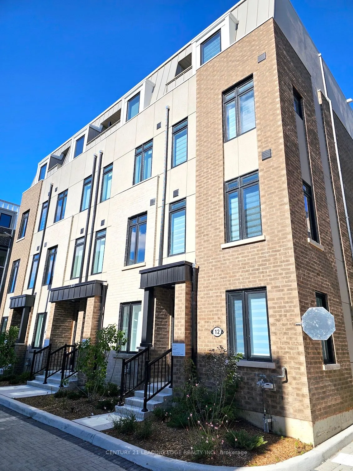 10 Spruce Pines Crescent, #Room2