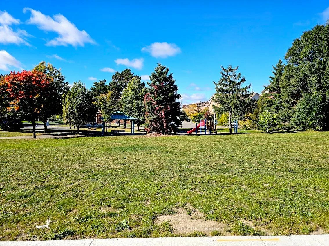 10 Spruce Pines Crescent, #Room2