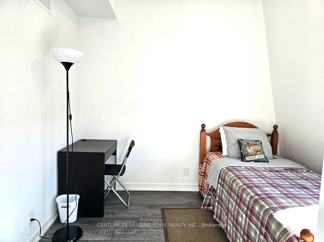 10 Spruce Pines Crescent, #Room2