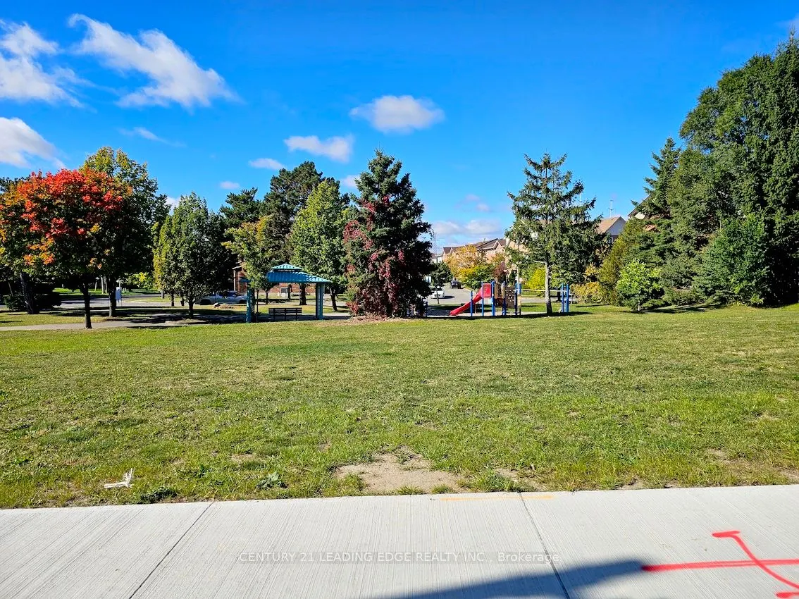 10 Spruce Pines Crescent, #Room2