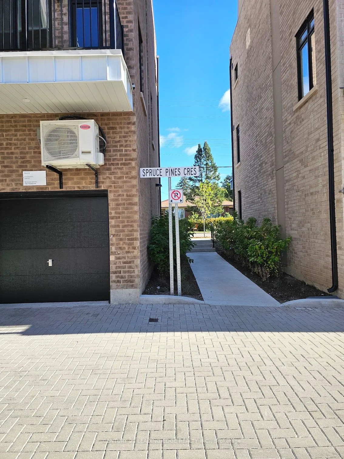 10 Spruce Pines Crescent, #Room2