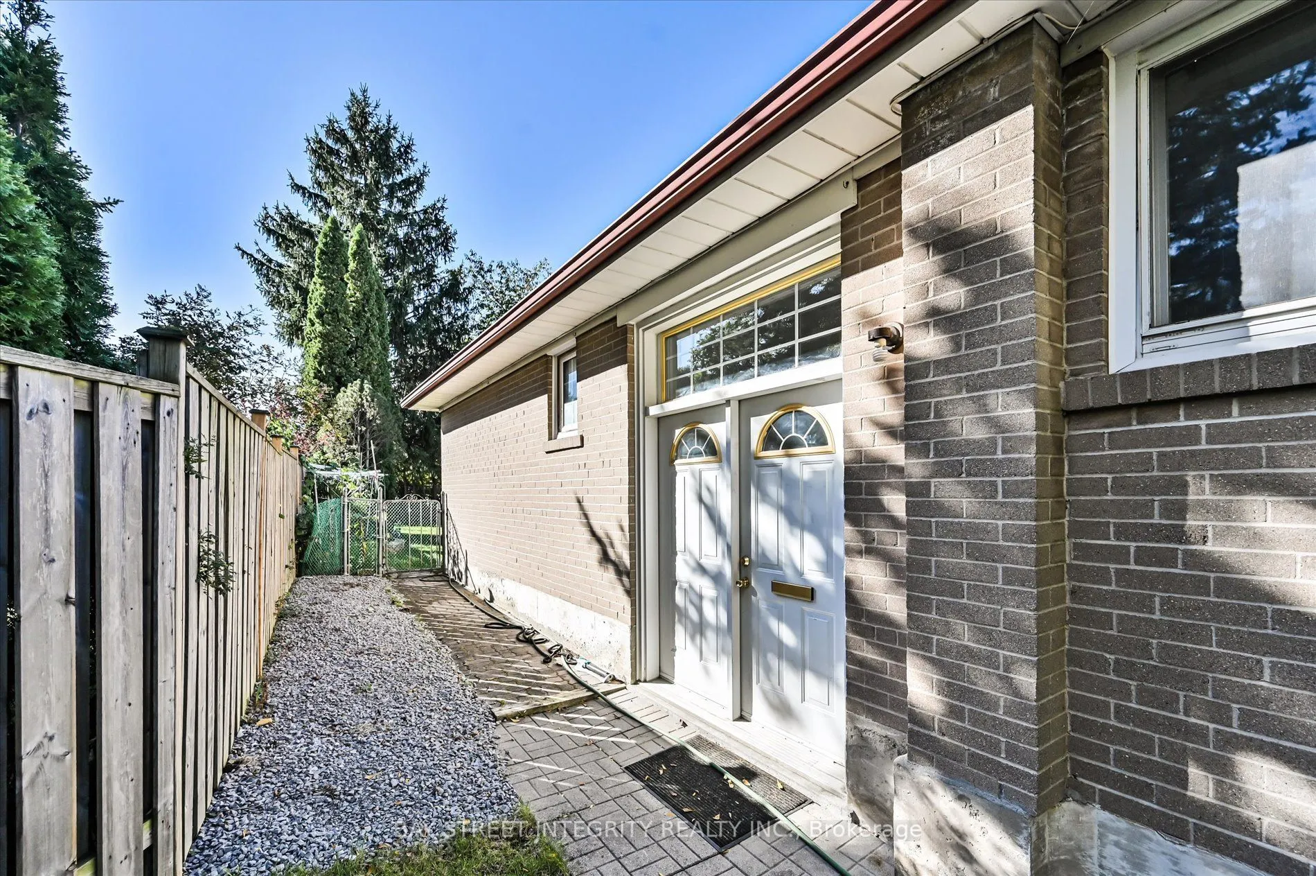 1 Caines Avenue